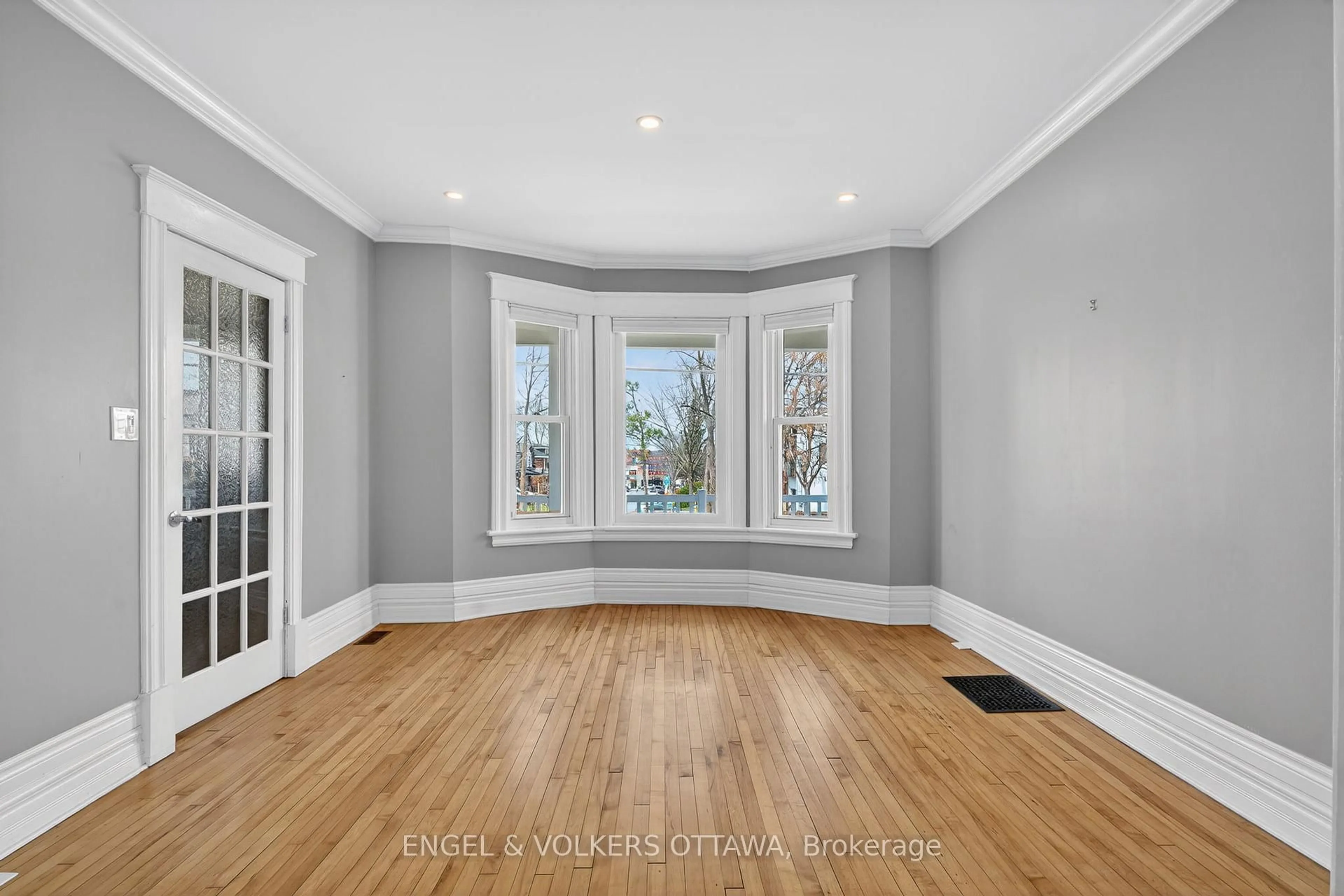 Unknown for 434 Byron Ave, Ottawa Ontario K1Z 6Z4