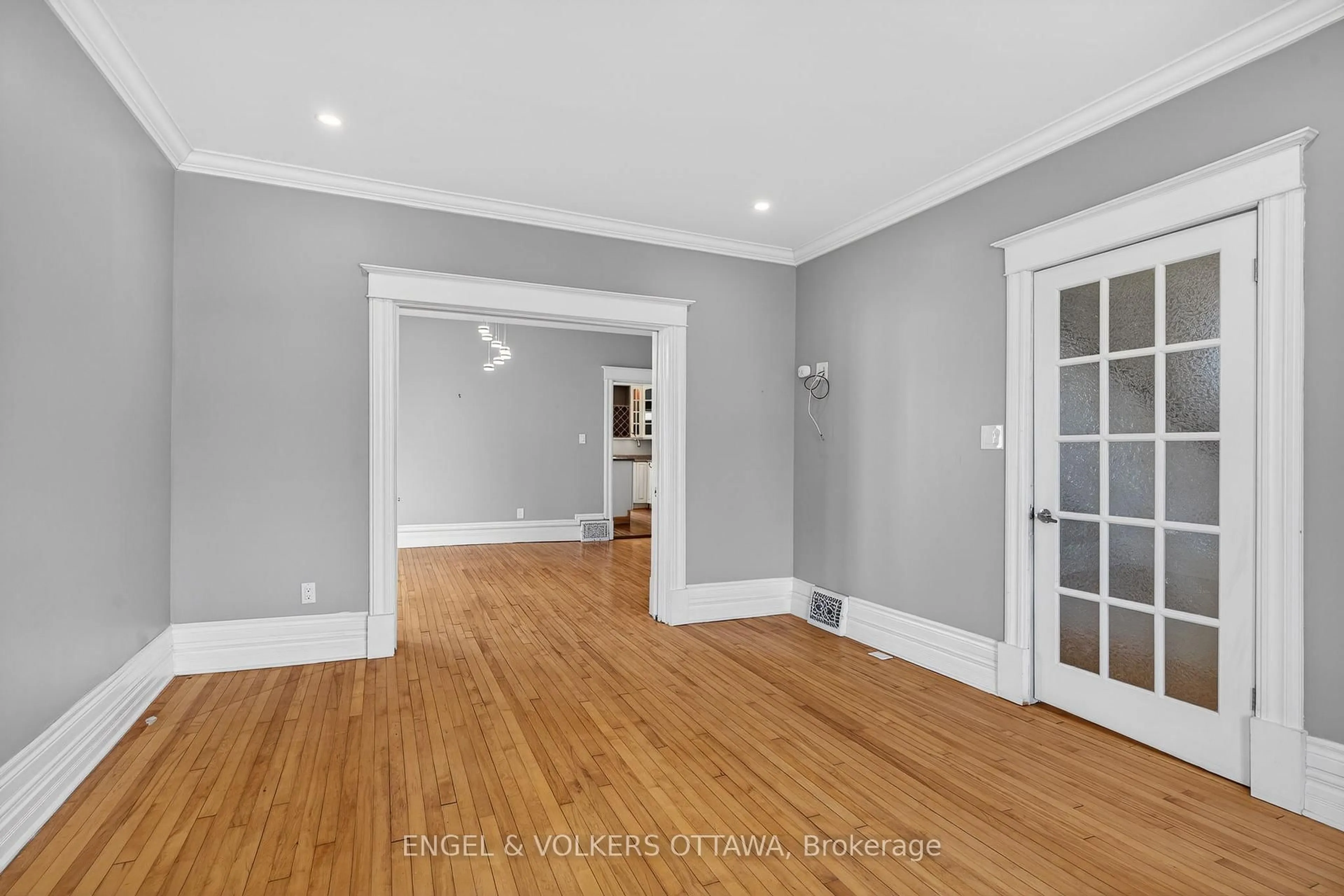 Unknown for 434 Byron Ave, Ottawa Ontario K1Z 6Z4