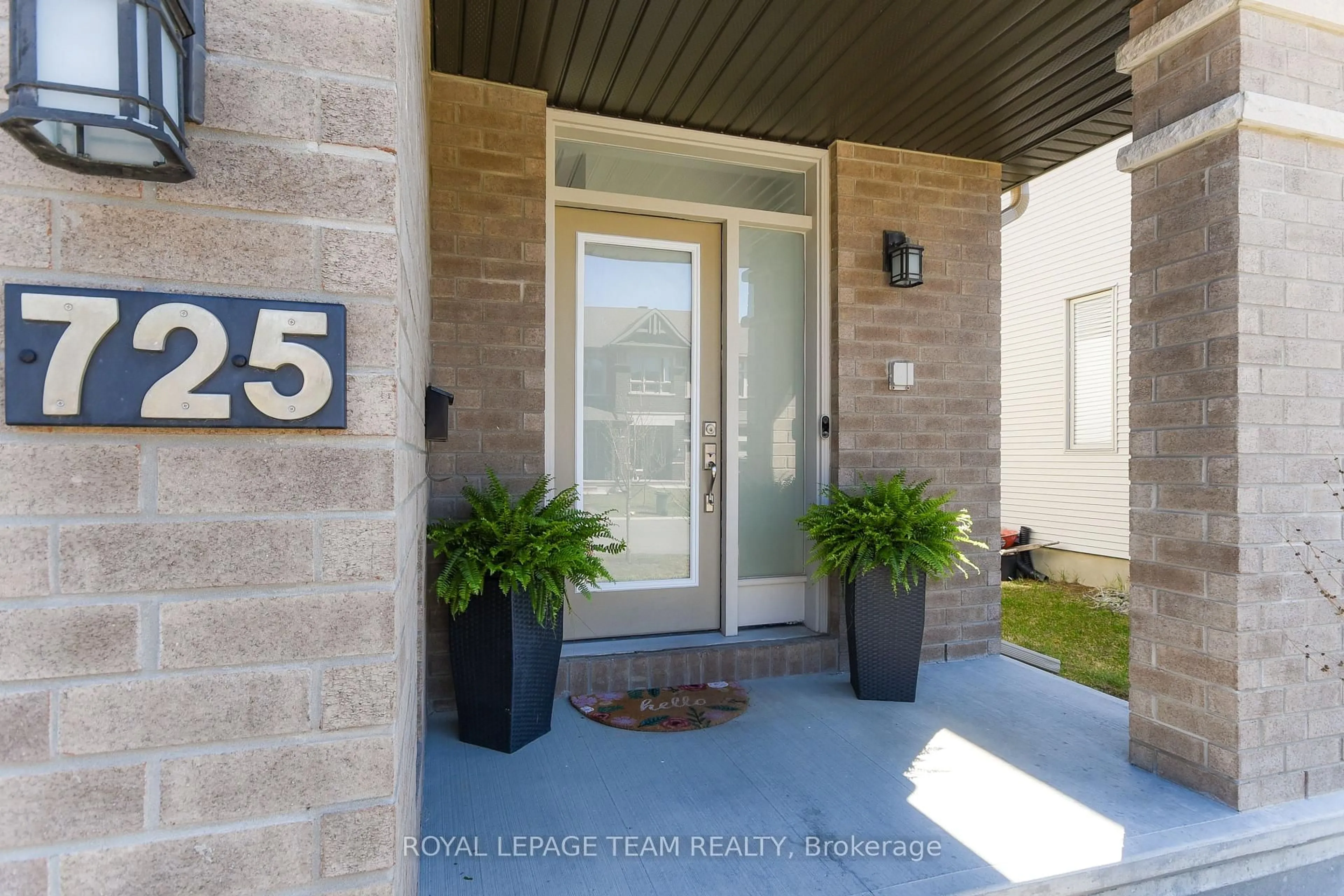 Indoor entryway for 725 Capricorn Circ, Ottawa Ontario K4M 0J4