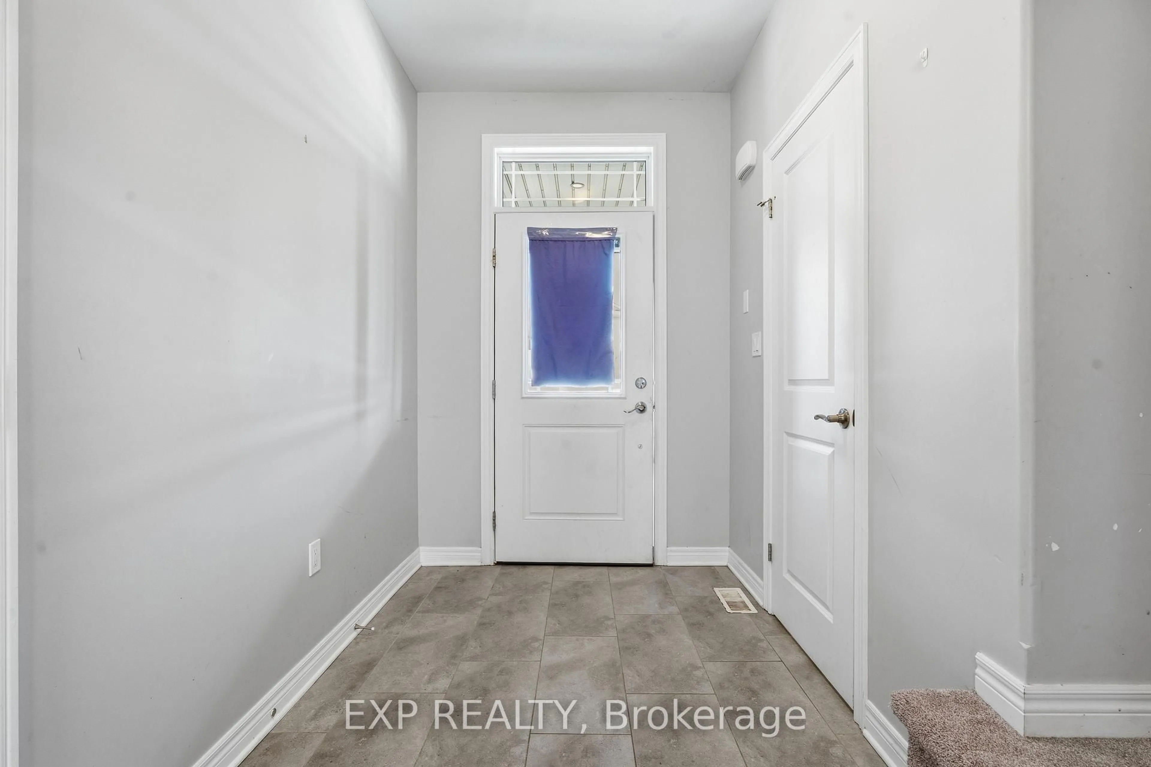 Indoor entryway for 15 Bowman Cres, Thorold Ontario L2V 0G3
