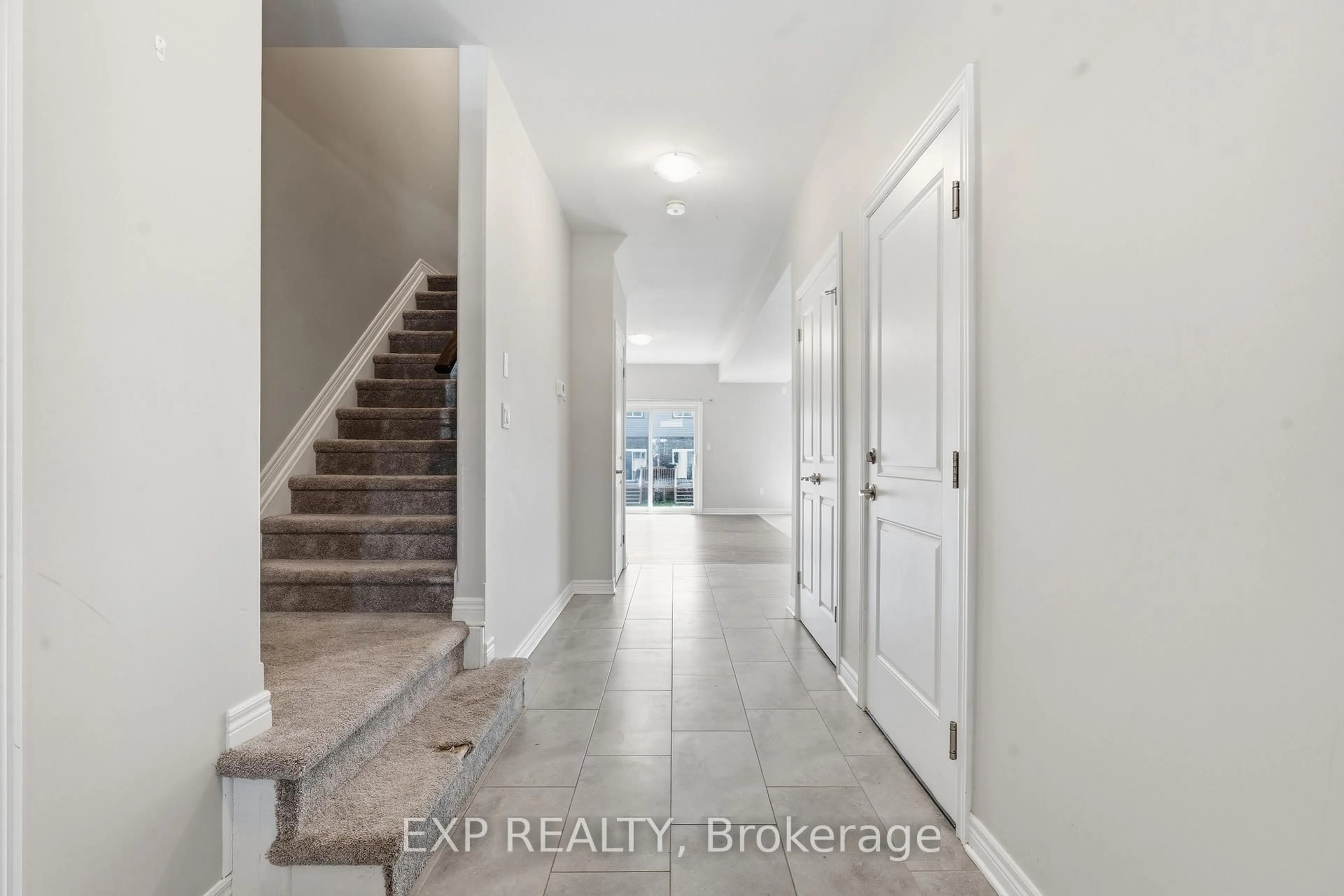 Indoor entryway for 15 Bowman Cres, Thorold Ontario L2V 0G3