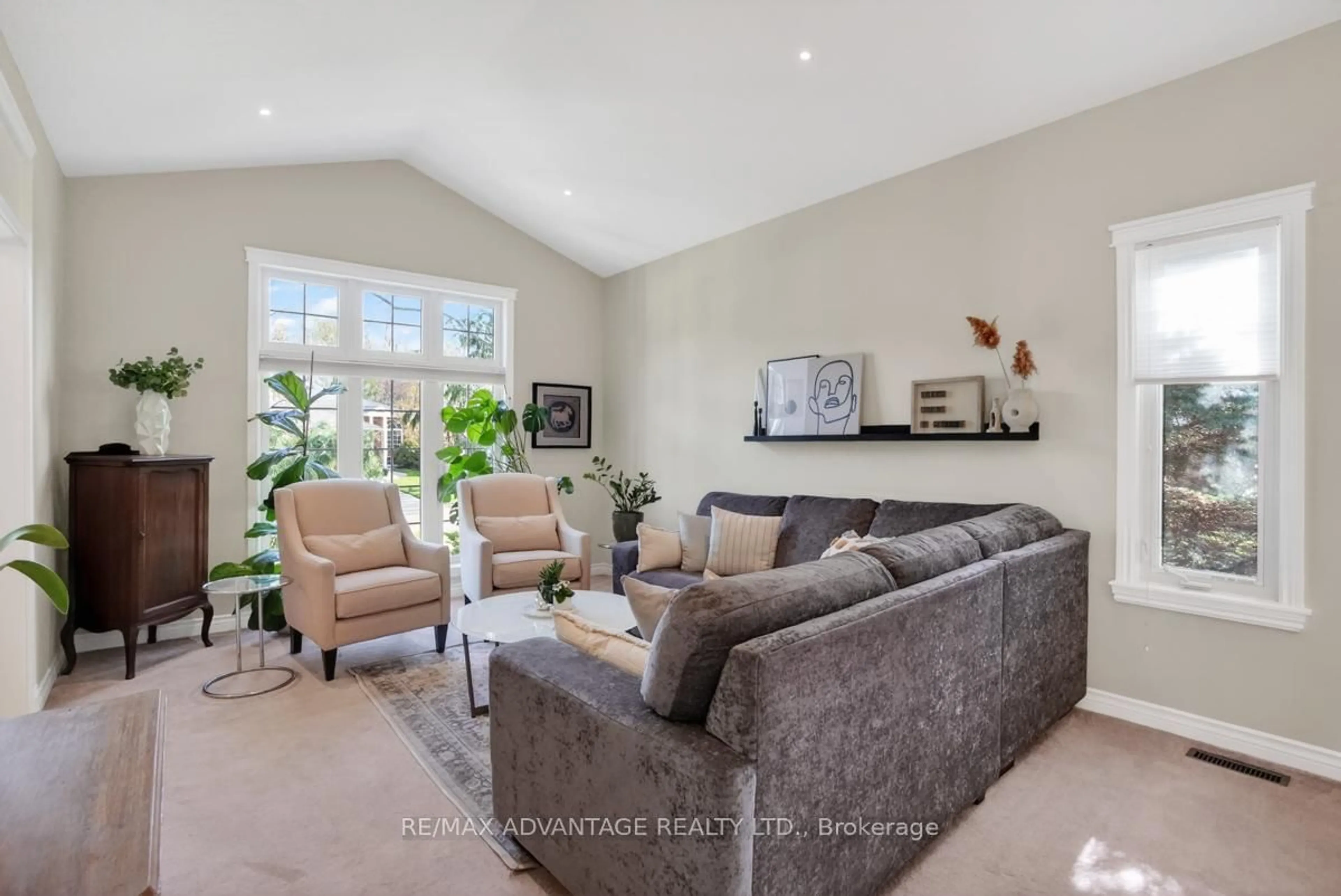 Living room with furniture, unknown for 663 Thornwood Dr, London North Ontario N6H 5S6