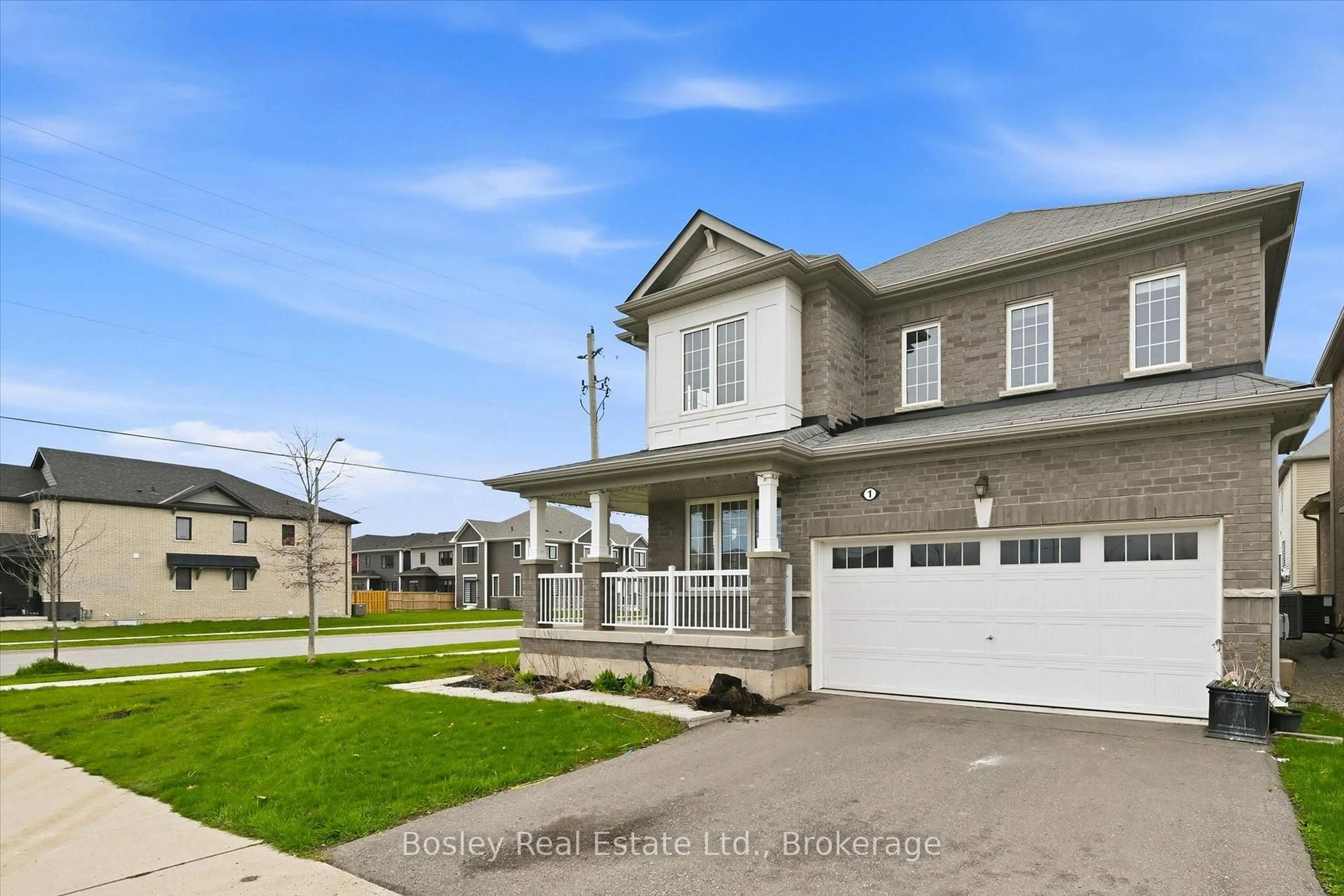 Home with vinyl exterior material, street for 1 Beatty Ave, Thorold Ontario L3B 0E9