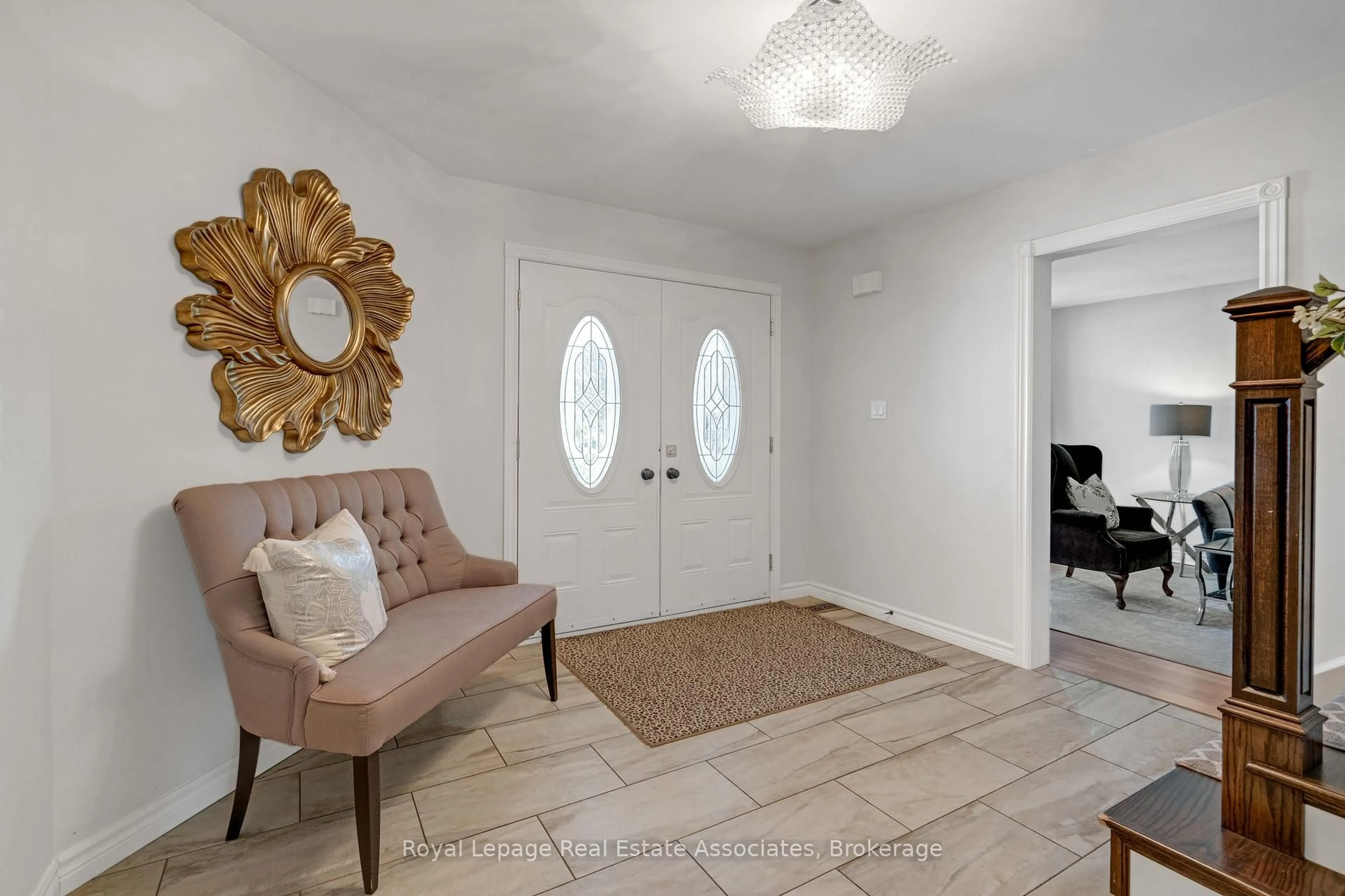 Indoor entryway for 23 Handorf Dr, Cambridge Ontario N3C 3Y2