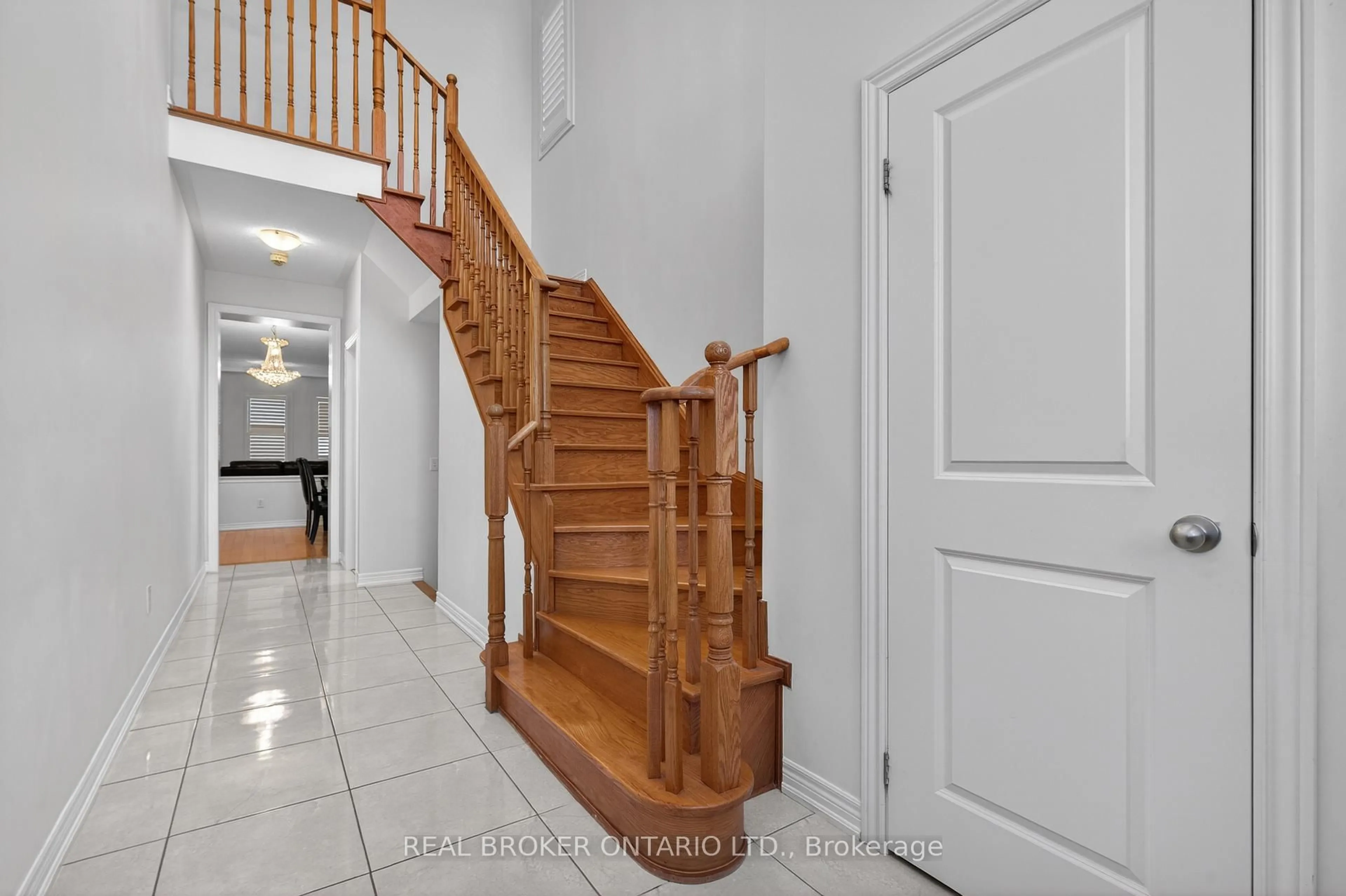 Unknown for 27 Fingland Cres, Hamilton Ontario L8B 0S8