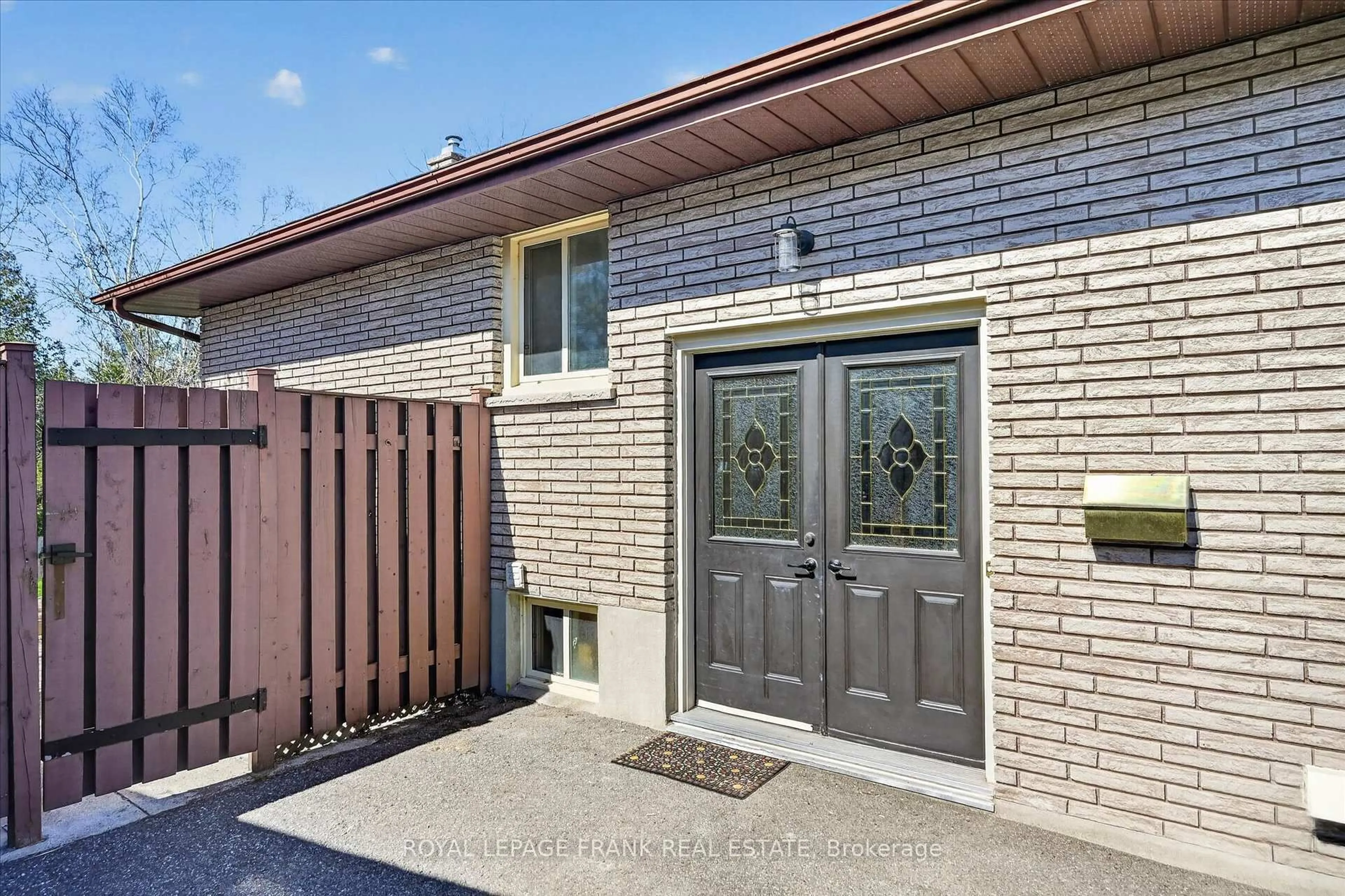Home with brick exterior material, street for 91 Rideau Cres, Peterborough Ontario K9J 1G7
