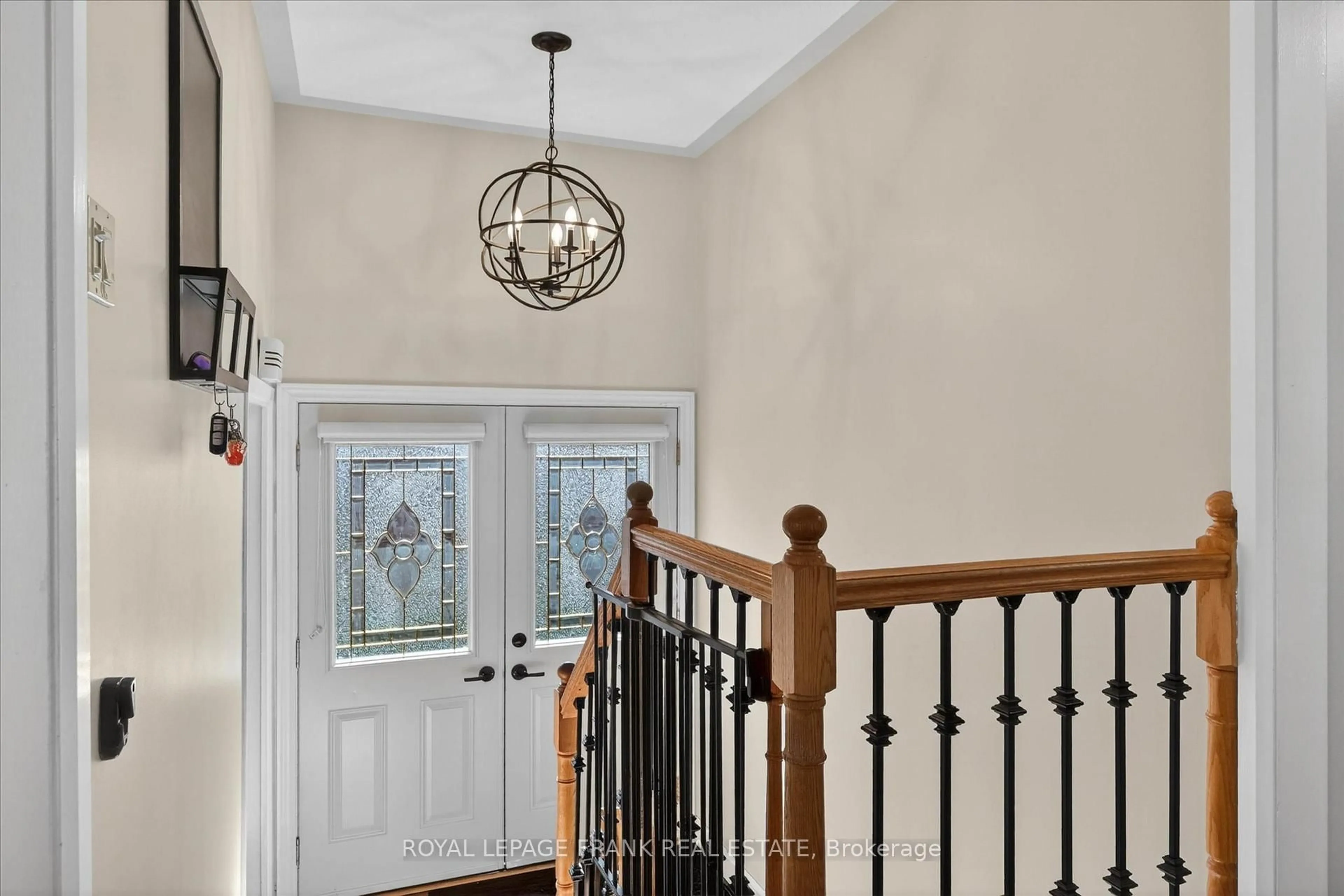 Indoor entryway for 91 Rideau Cres, Peterborough Ontario K9J 1G7