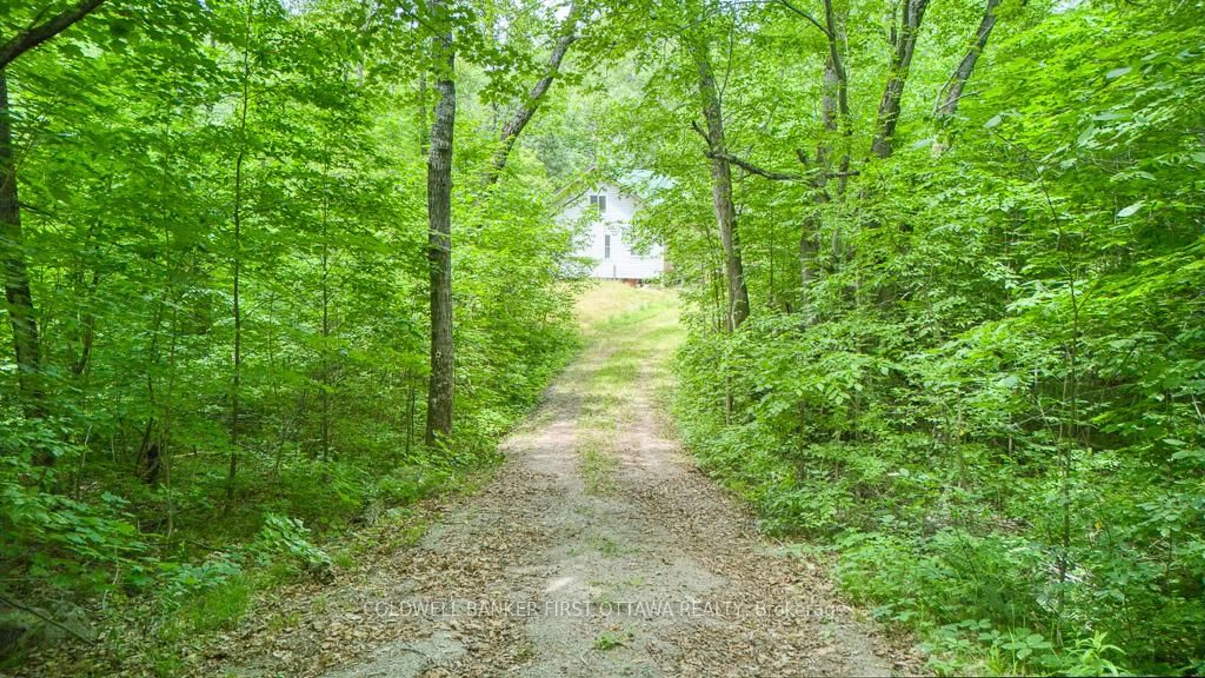 Blurry image for 1305 Thunder Lane, Arden Ontario K0H 1B0