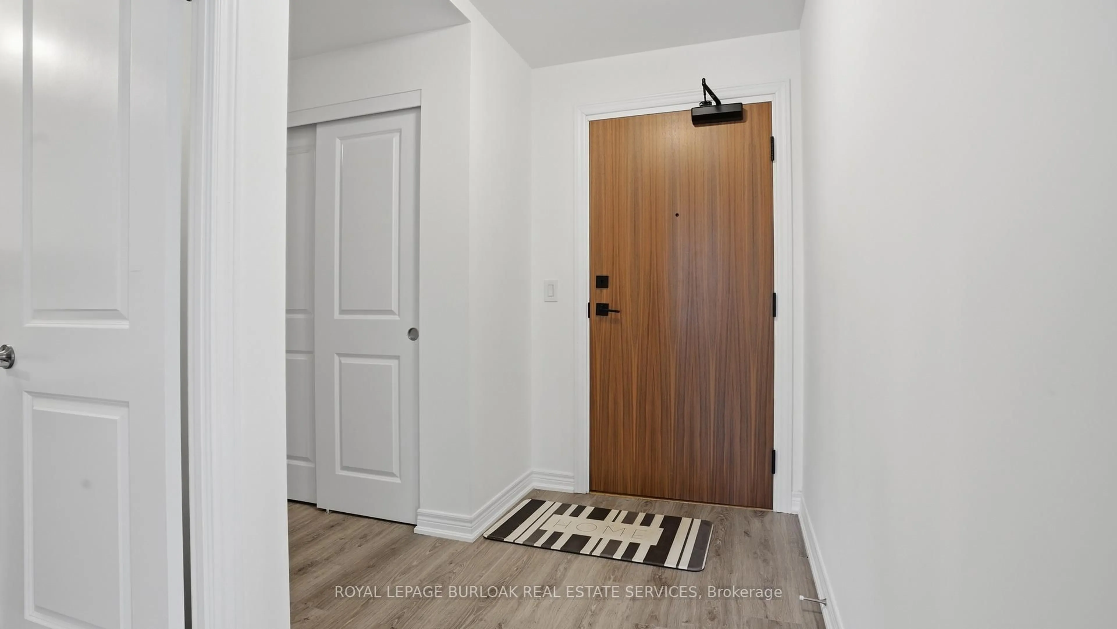 Indoor entryway for 121 Highway 8 #214, Hamilton Ontario L8G 0A3