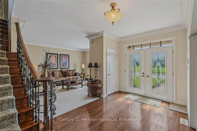 9 Rue Chateaux Terr, Brantford 4