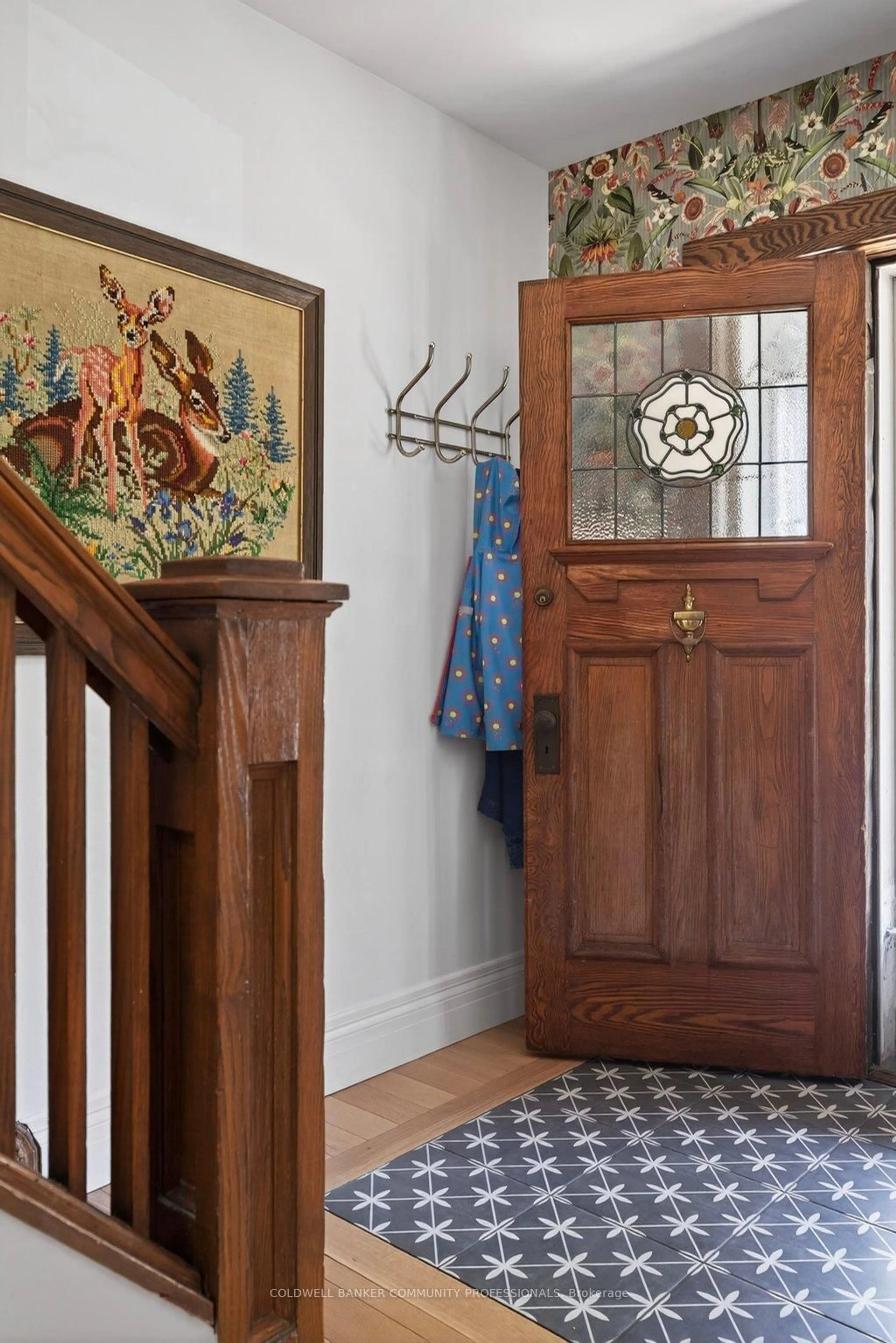 Indoor entryway for 269 Stinson Cres, Hamilton Ontario L8N 1T6