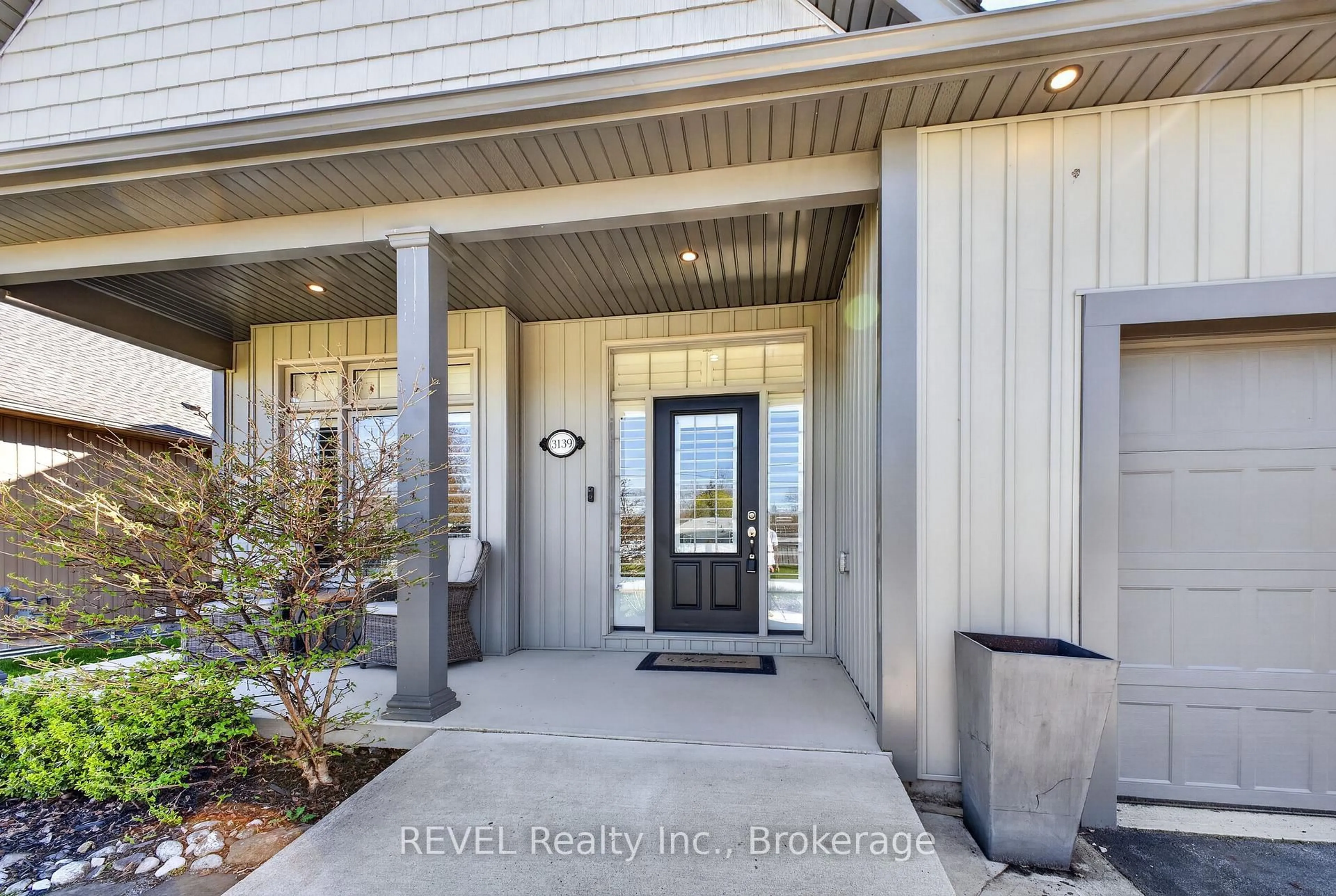 Indoor entryway for 3139 Riselay Ave, Fort Erie Ontario L0S 1N0