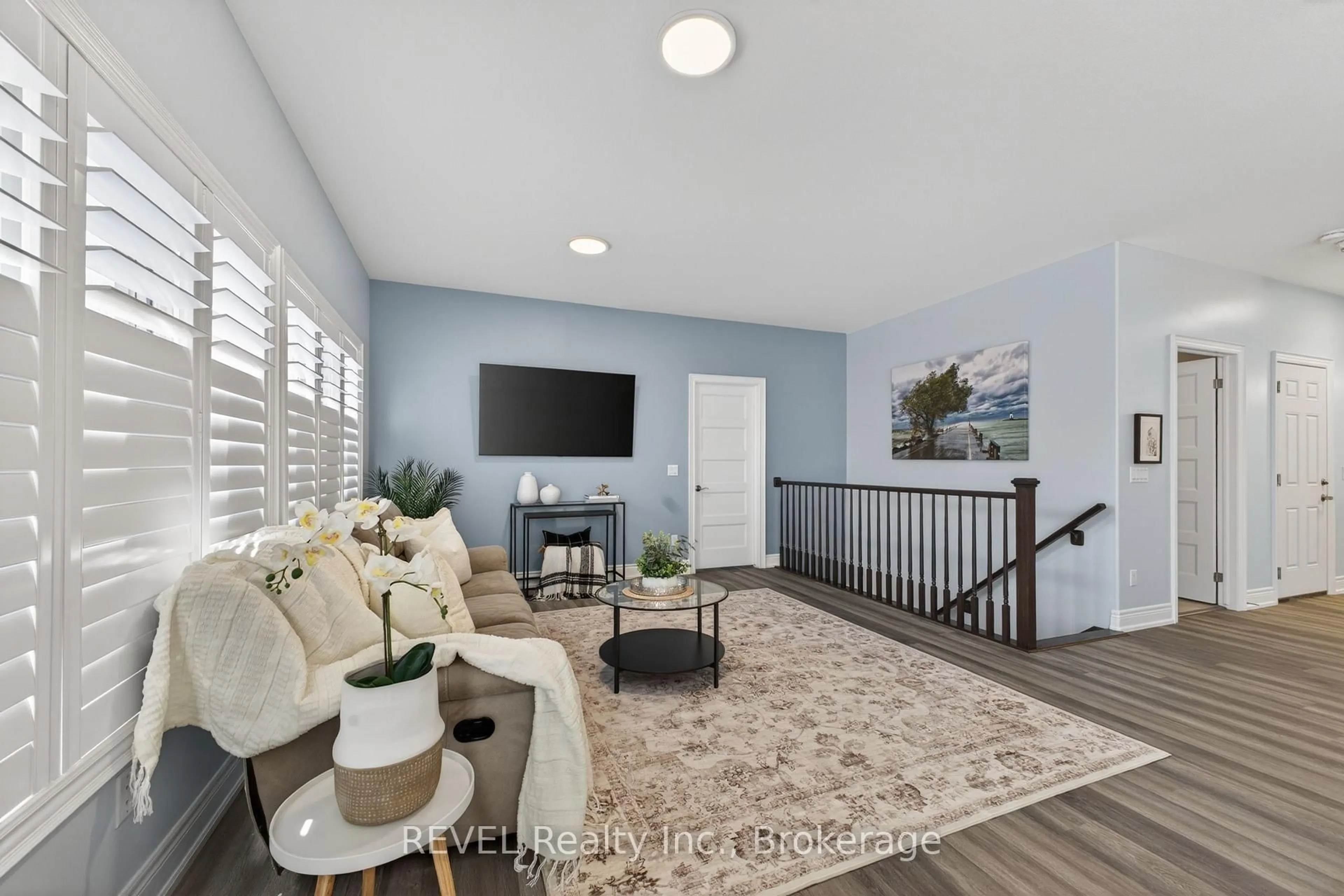 Living room with furniture, unknown for 3139 Riselay Ave, Fort Erie Ontario L0S 1N0