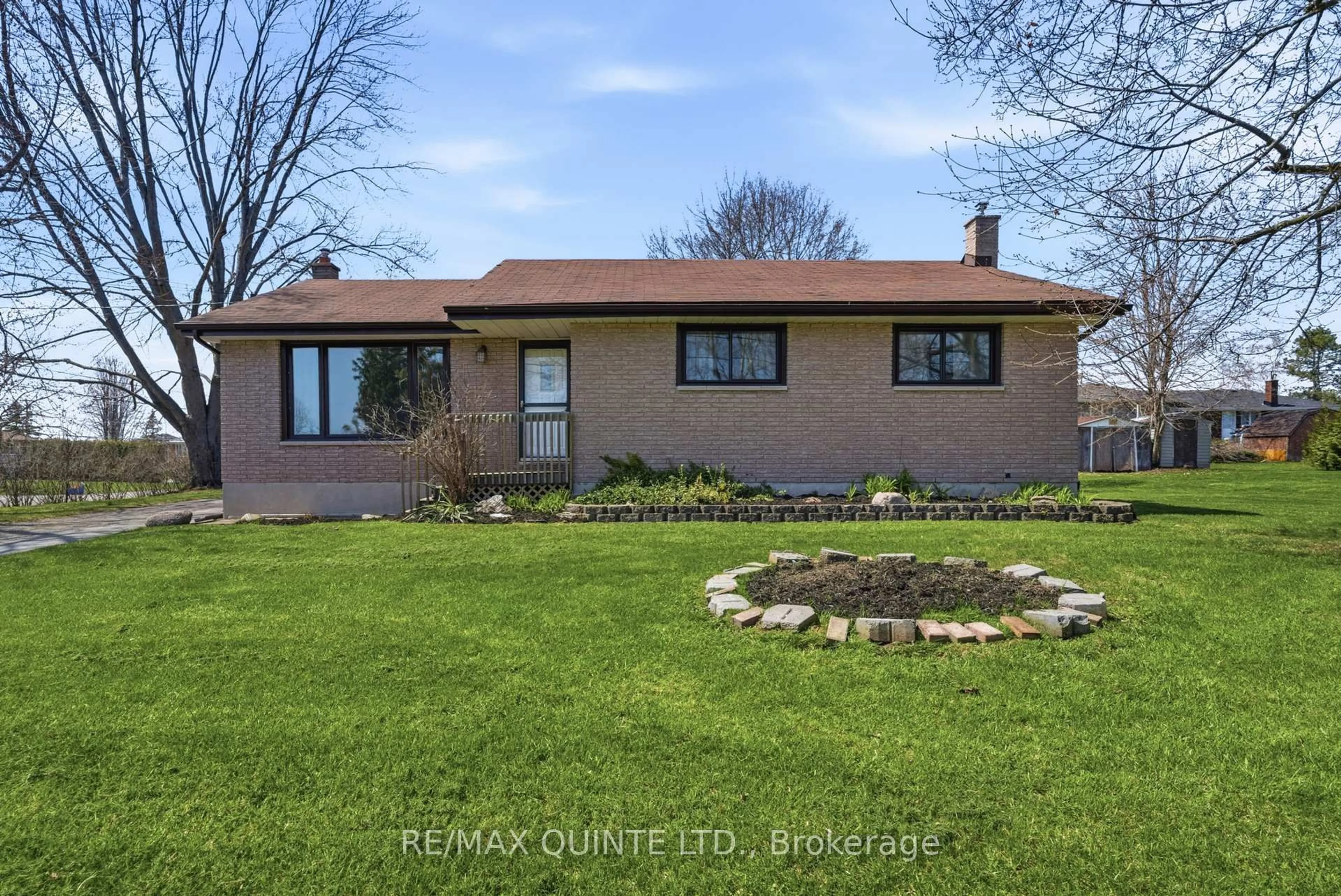 Home with brick exterior material, unknown for 21 Rockhill Crt, Quinte West Ontario K8R 1G2