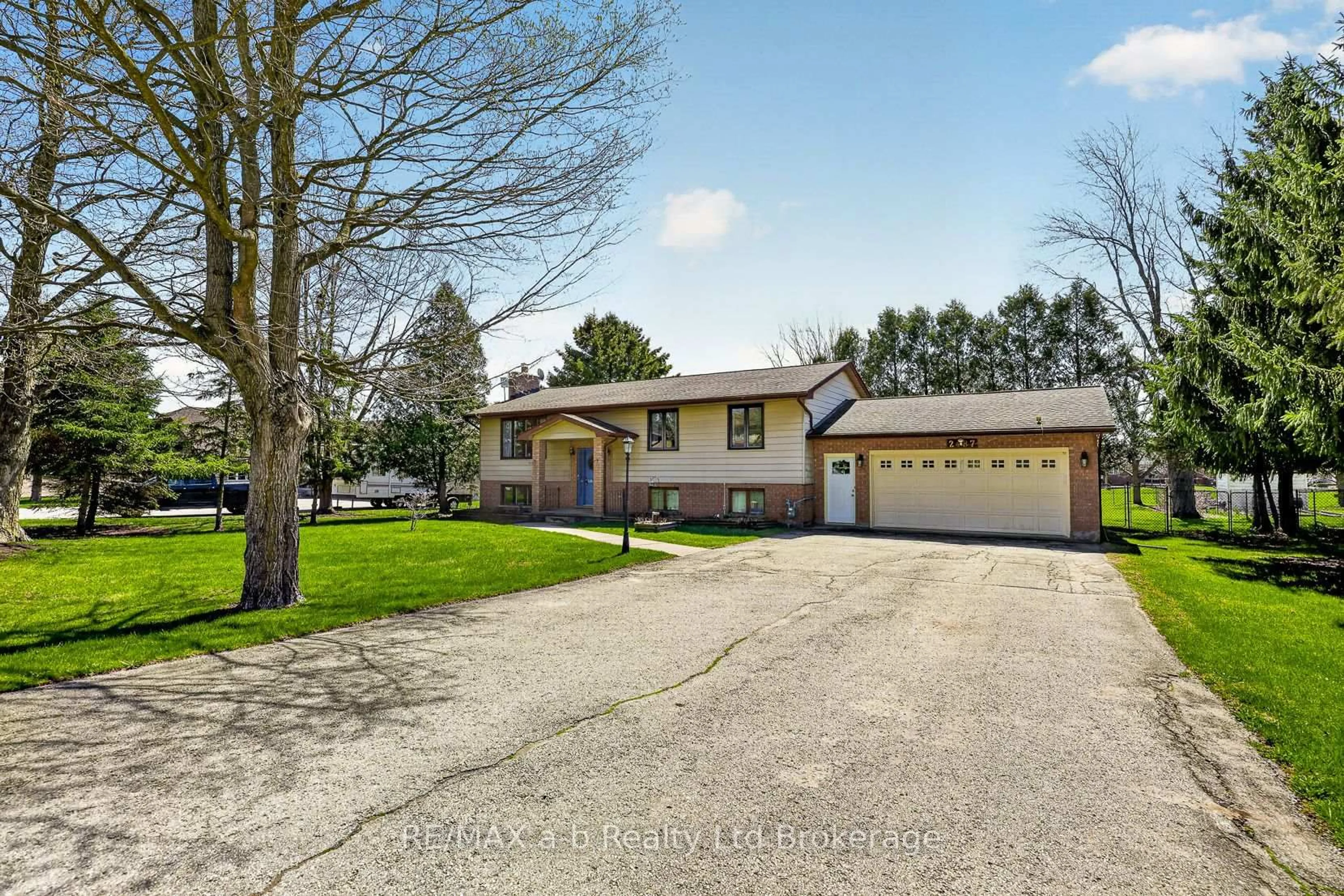 Unknown for 2487 Mossley Dr, Thames Centre Ontario N0L 1V0