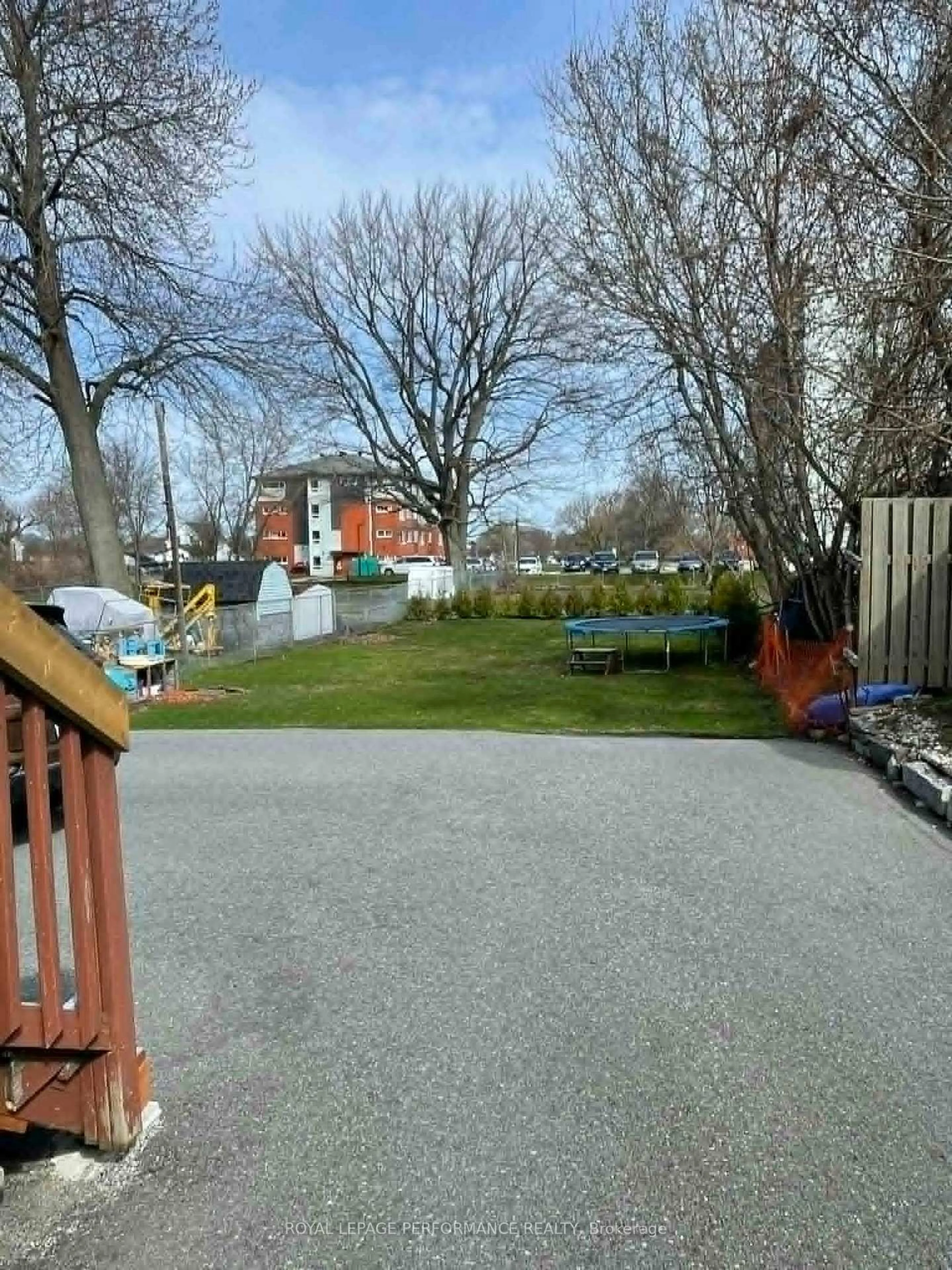 A pic from outside/outdoor area/front of a property/back of a property/a pic from drone, street for 231-233 Fifth St, Cornwall Ontario K6H 2L7