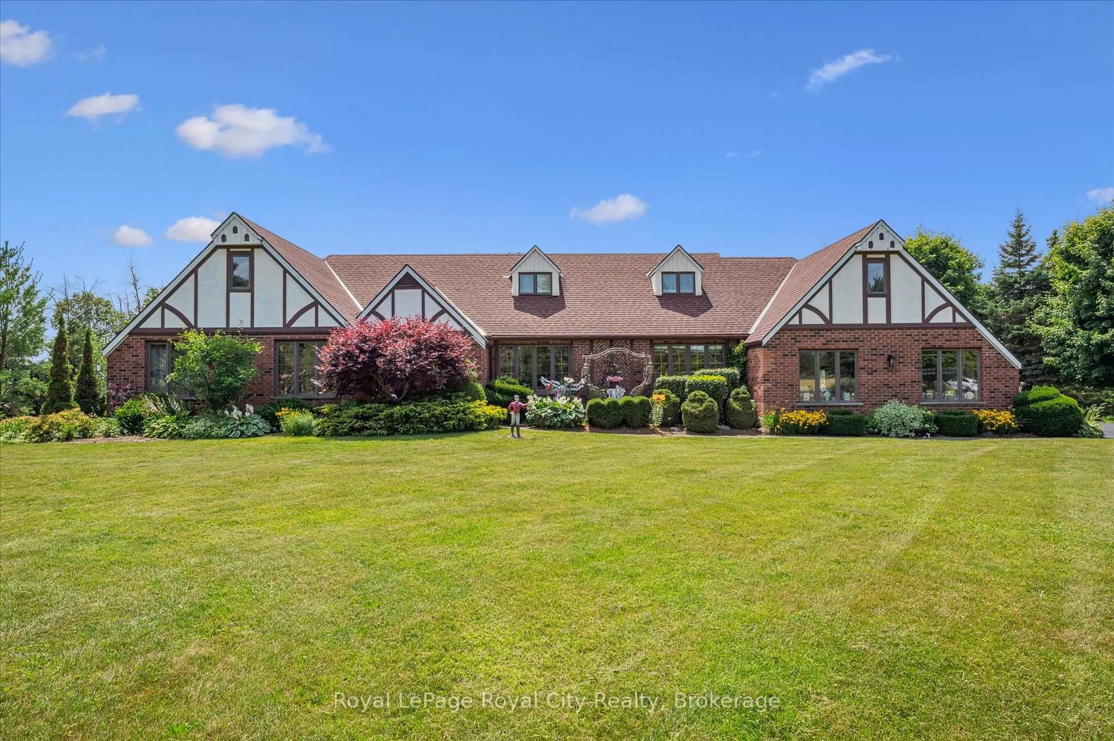 A pic from outside/outdoor area/front of a property/back of a property/a pic from drone, unknown for 5792 8th Line, Guelph/Eramosa Ontario N0B 1B0