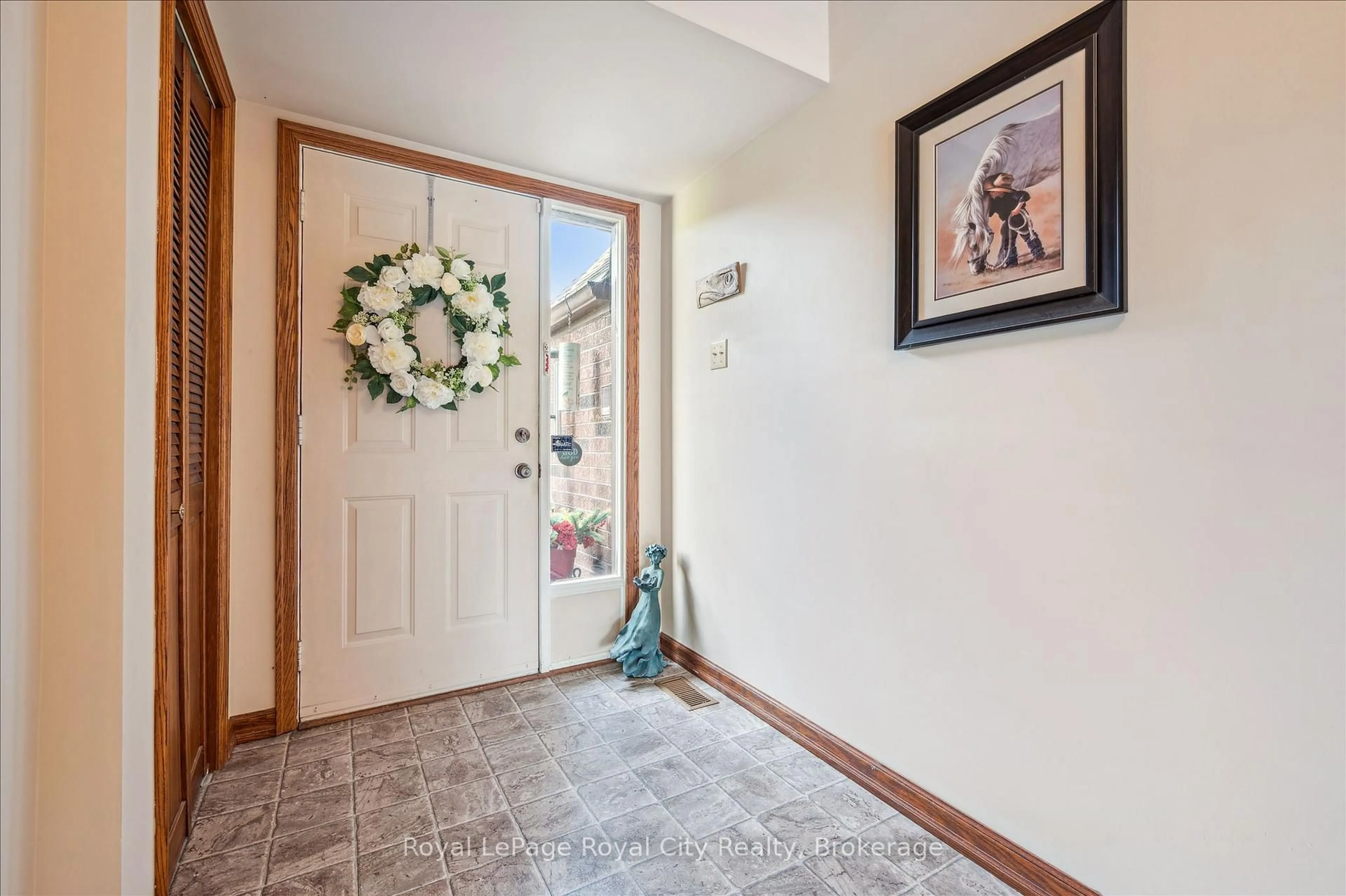 Indoor entryway for 5792 8th Line, Guelph/Eramosa Ontario N0B 1B0