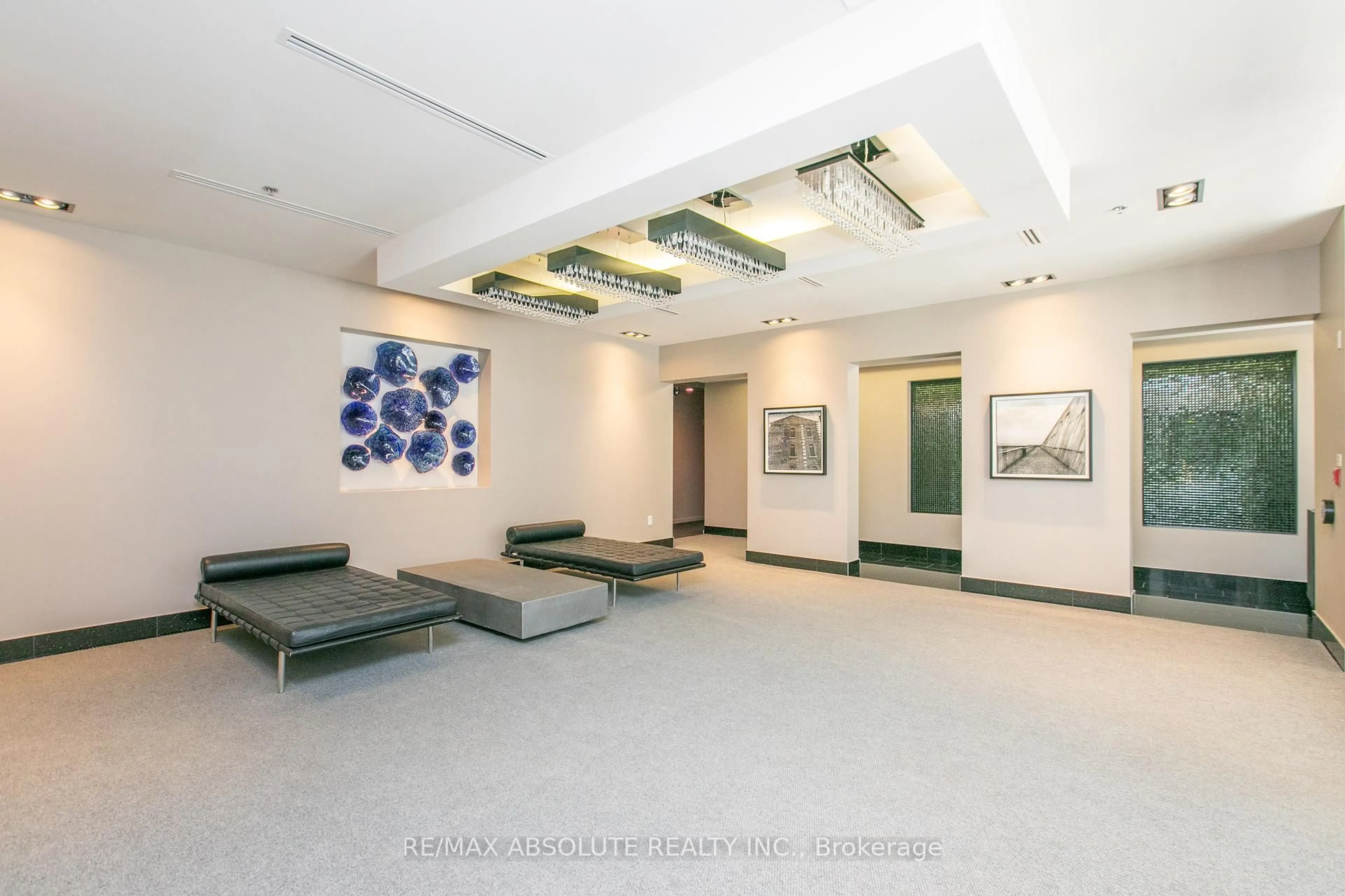 Indoor foyer for 101 Richmond Rd #217, Ottawa Ontario K1Z 0A6