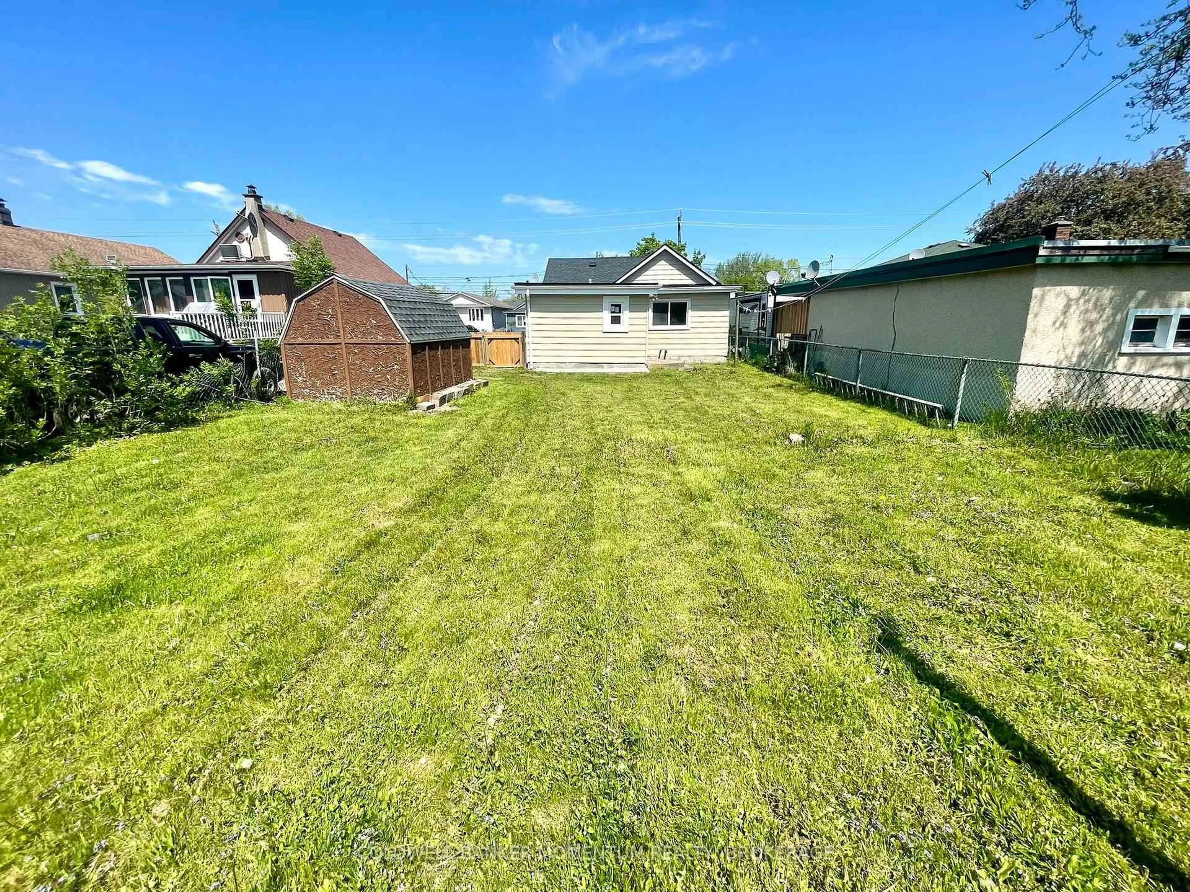 A pic from outside/outdoor area/front of a property/back of a property/a pic from drone, street for 51 Rykert St, St. Catharines Ontario L2S 1Z2