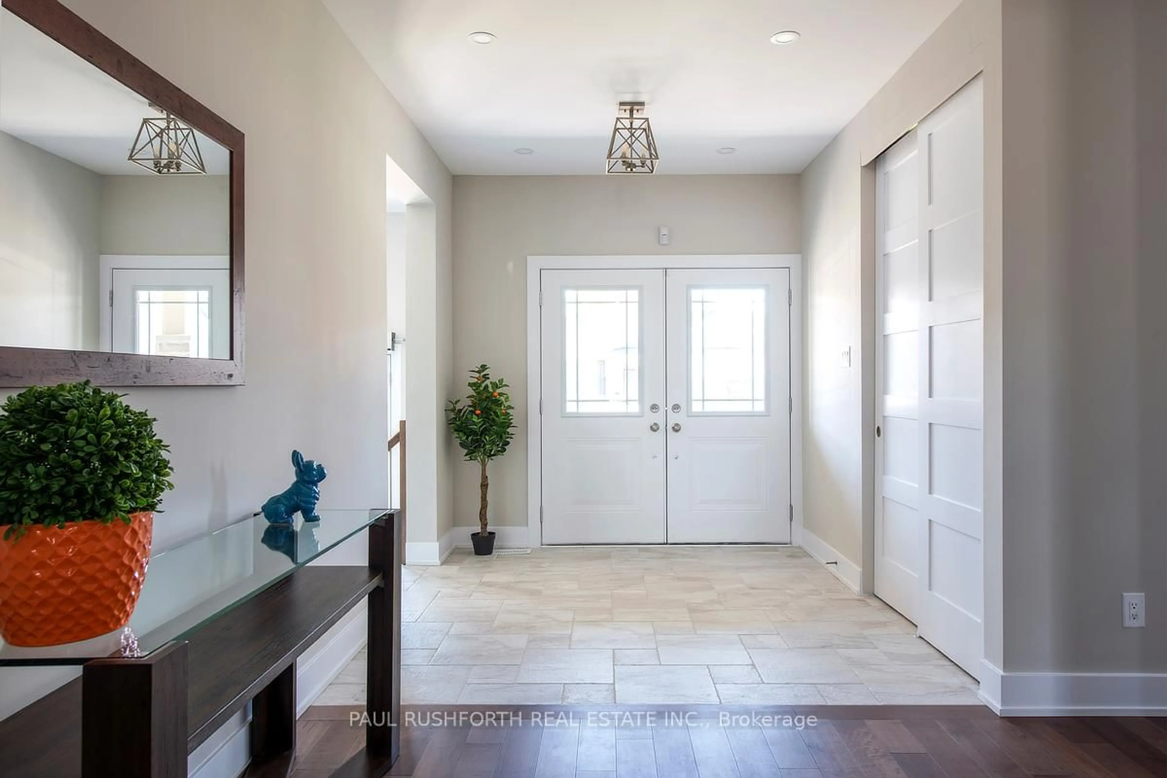 Indoor entryway for 6550 Waterdown St, Greely Ontario K4P 0C1