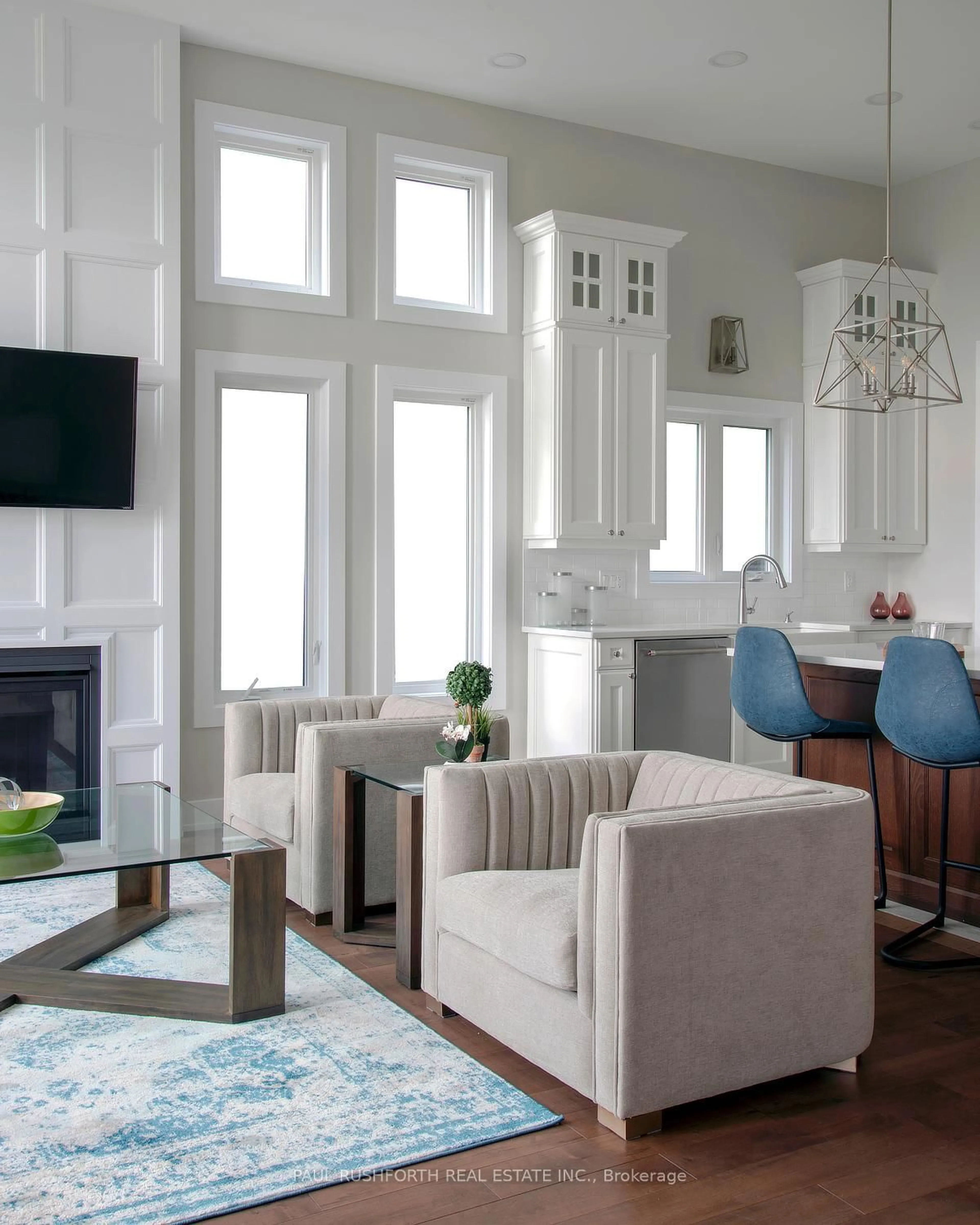 Living room with furniture, unknown for 6550 Waterdown St, Greely Ontario K4P 0C1