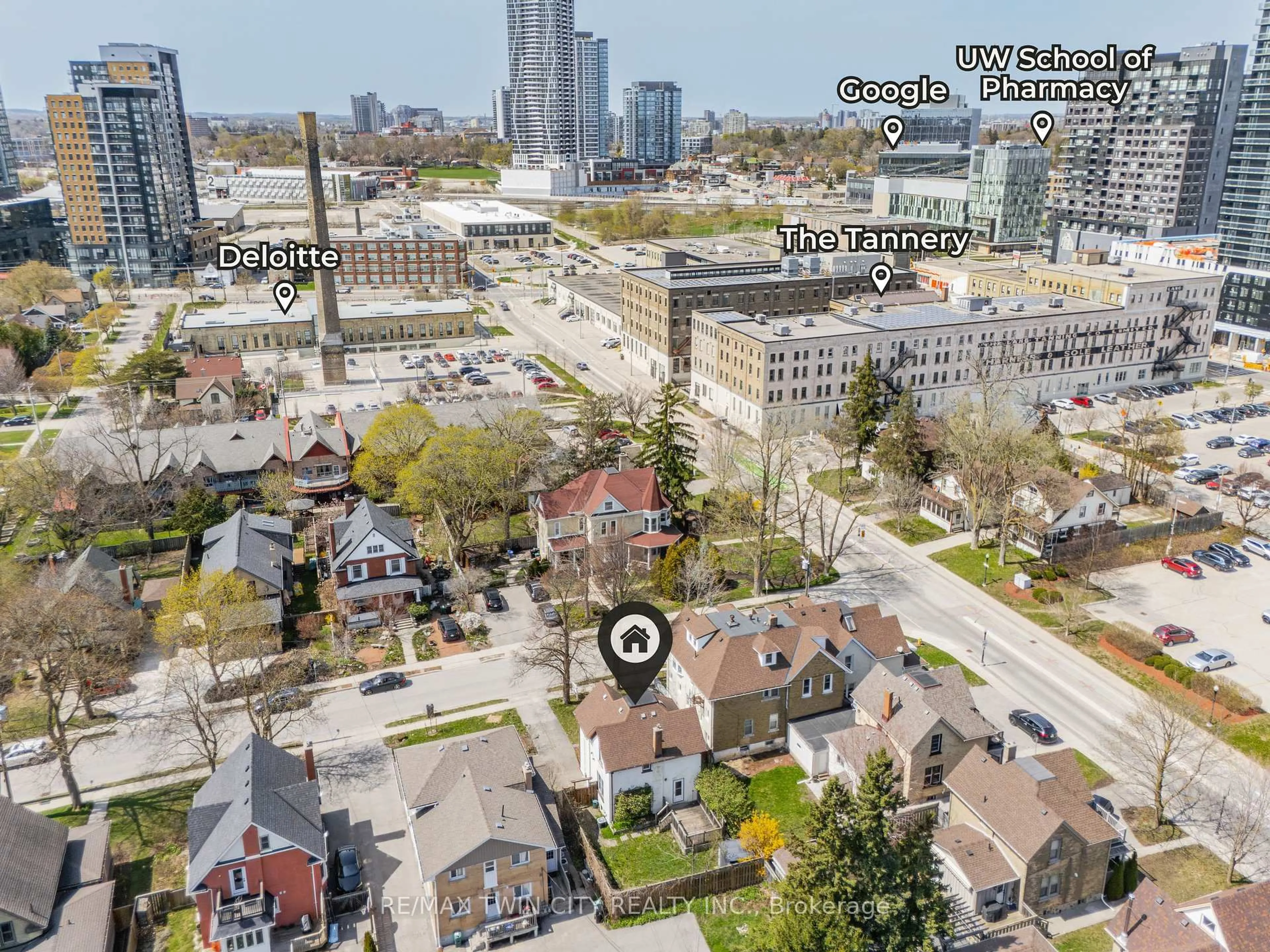 A pic from outside/outdoor area/front of a property/back of a property/a pic from drone, city buildings view from balcony for 11 Heins Ave, Kitchener Ontario N2G 1Z7