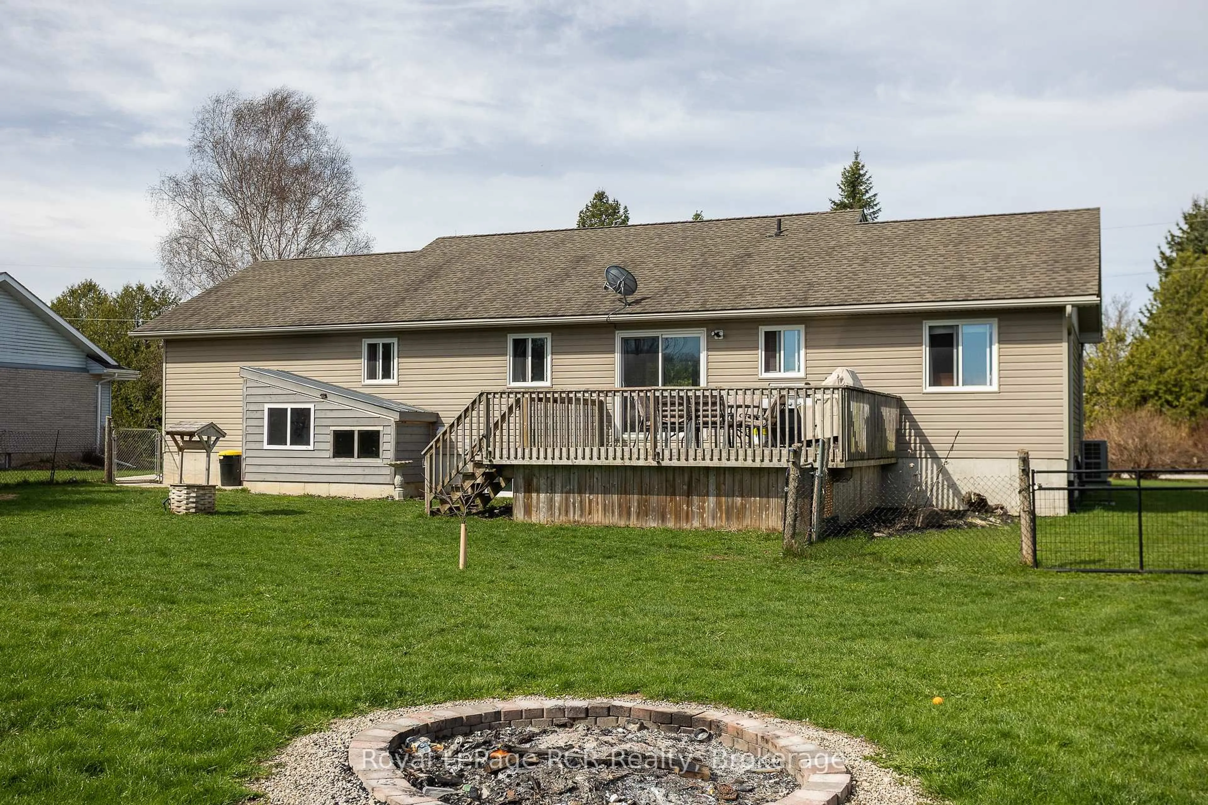 Patio, unknown for 123 Douglas St, Chatsworth Ontario N0H 2V0
