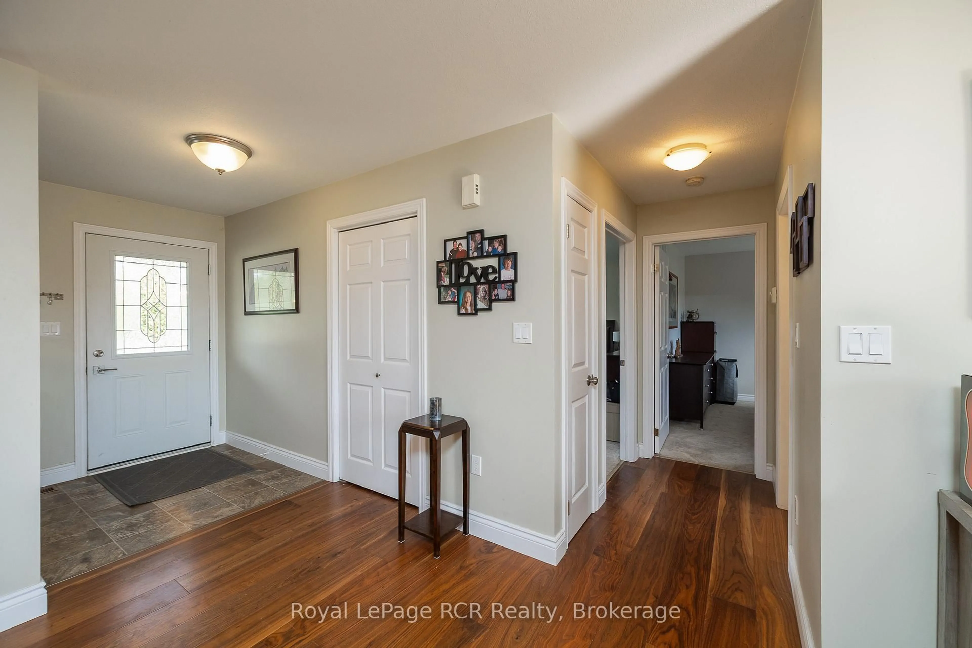 Indoor entryway for 123 Douglas St, Chatsworth Ontario N0H 2V0