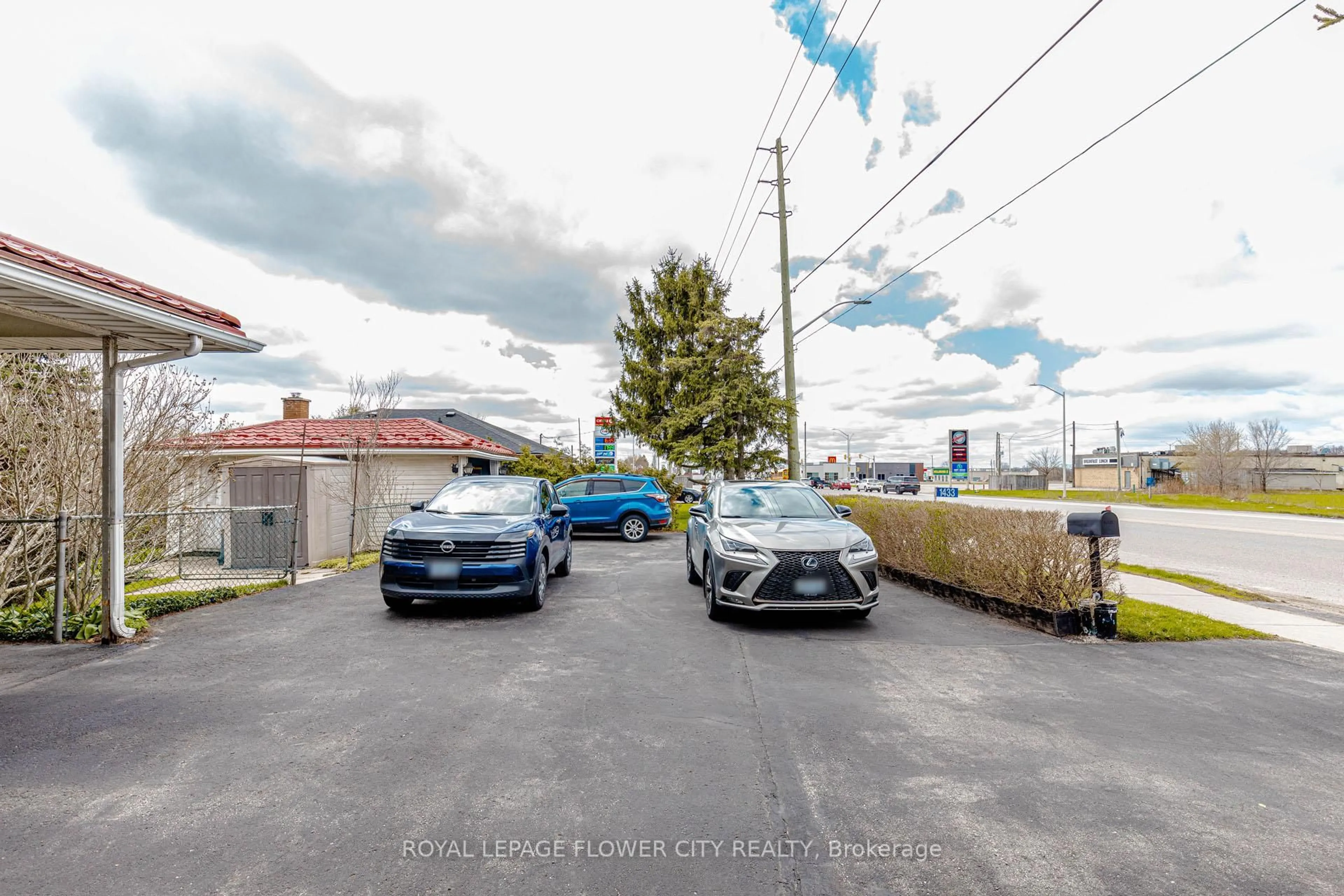 Parking for 1433 FANSHAWE PARK Rd, London North Ontario N5X 4A3