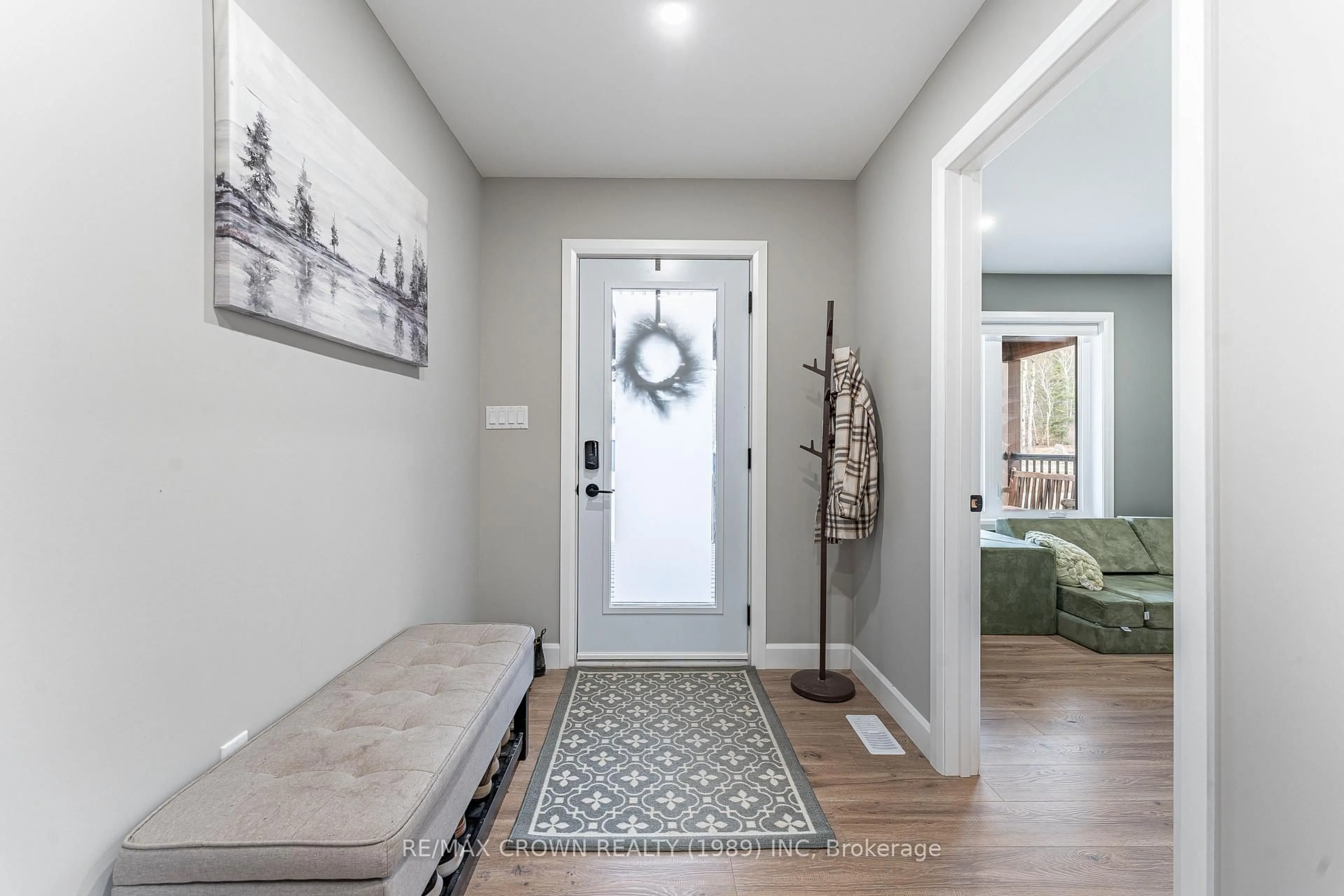 Indoor entryway for 121 Golf Course Rd, Callander Ontario P0H 1H0