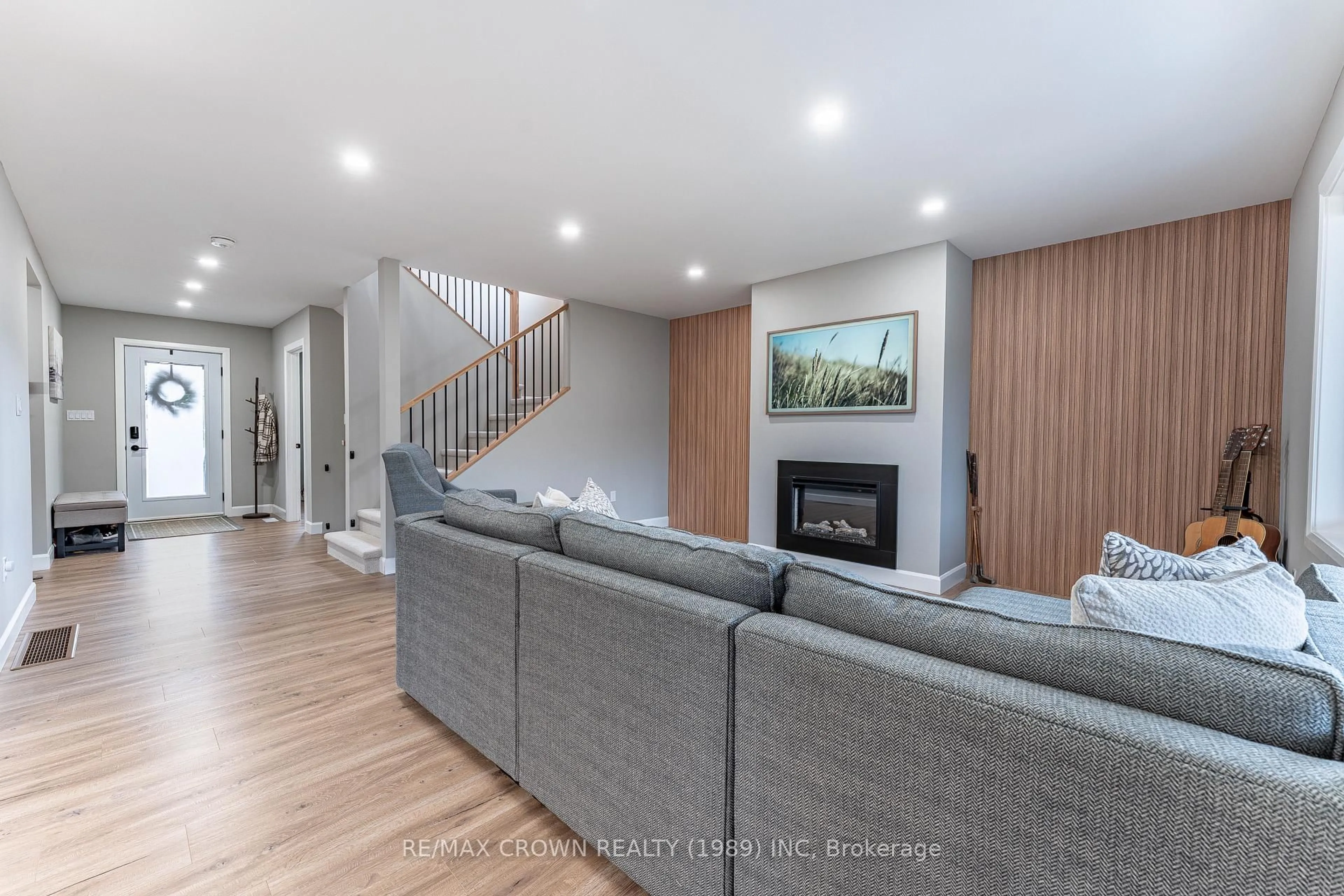 Living room with furniture, unknown for 121 Golf Course Rd, Callander Ontario P0H 1H0