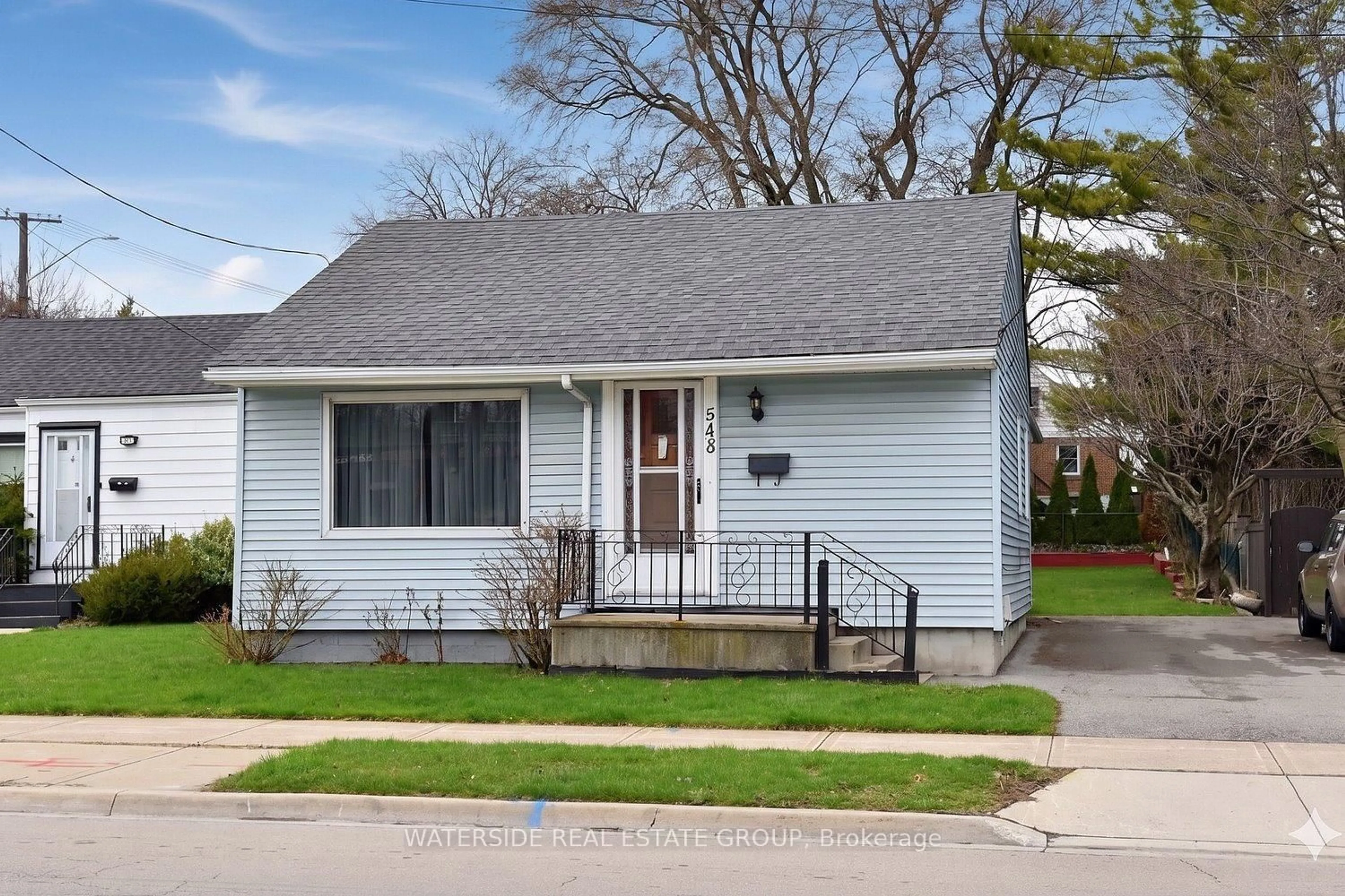 Home with vinyl exterior material, street for 548 Upper Wentworth St, Hamilton Ontario L9A 4T9