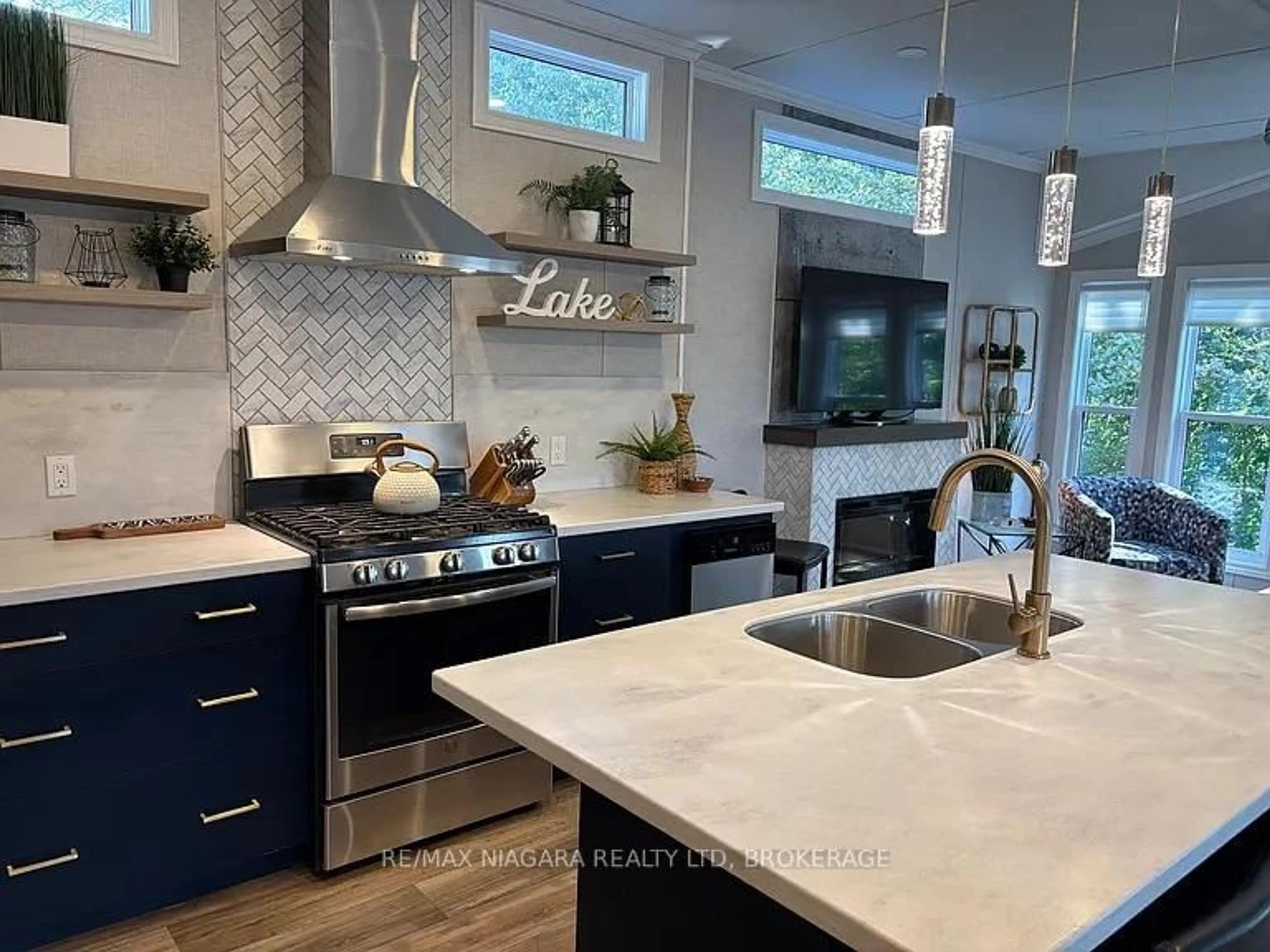 Open concept kitchen, ceramic/tile floor for 139 Wyldewood, Port Colborne Ontario L0S 1R0