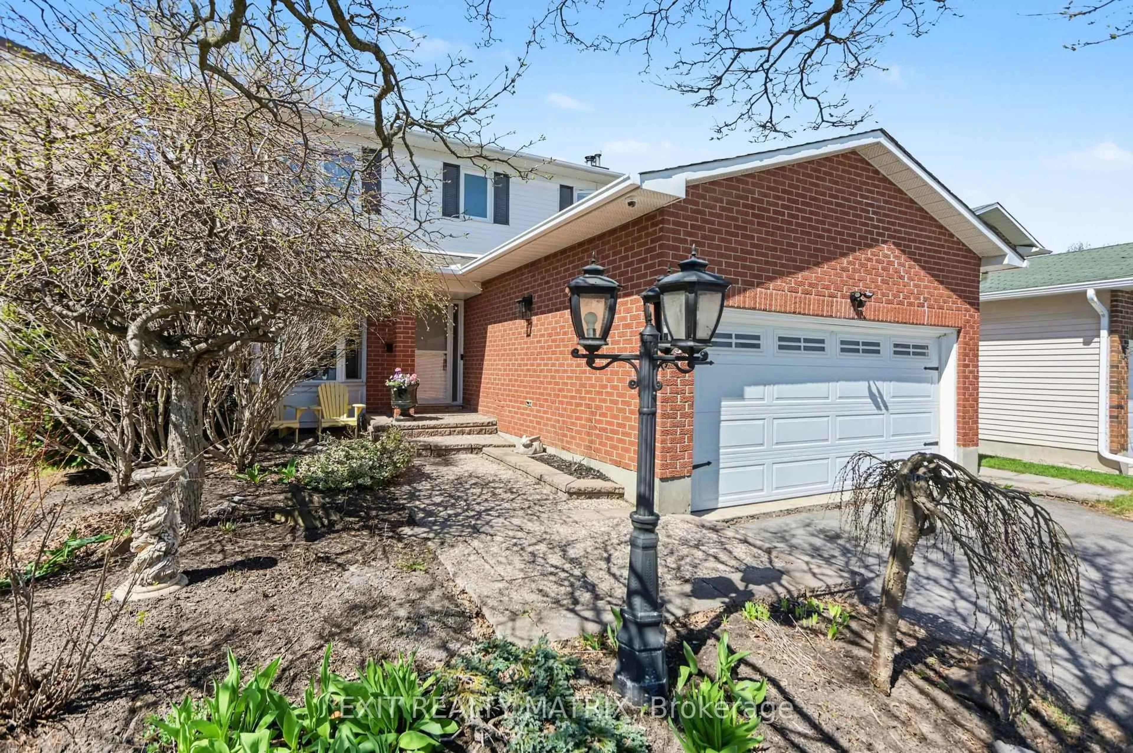 Home with brick exterior material, street for 1583 Sunview Dr, Ottawa Ontario K1C 5A6
