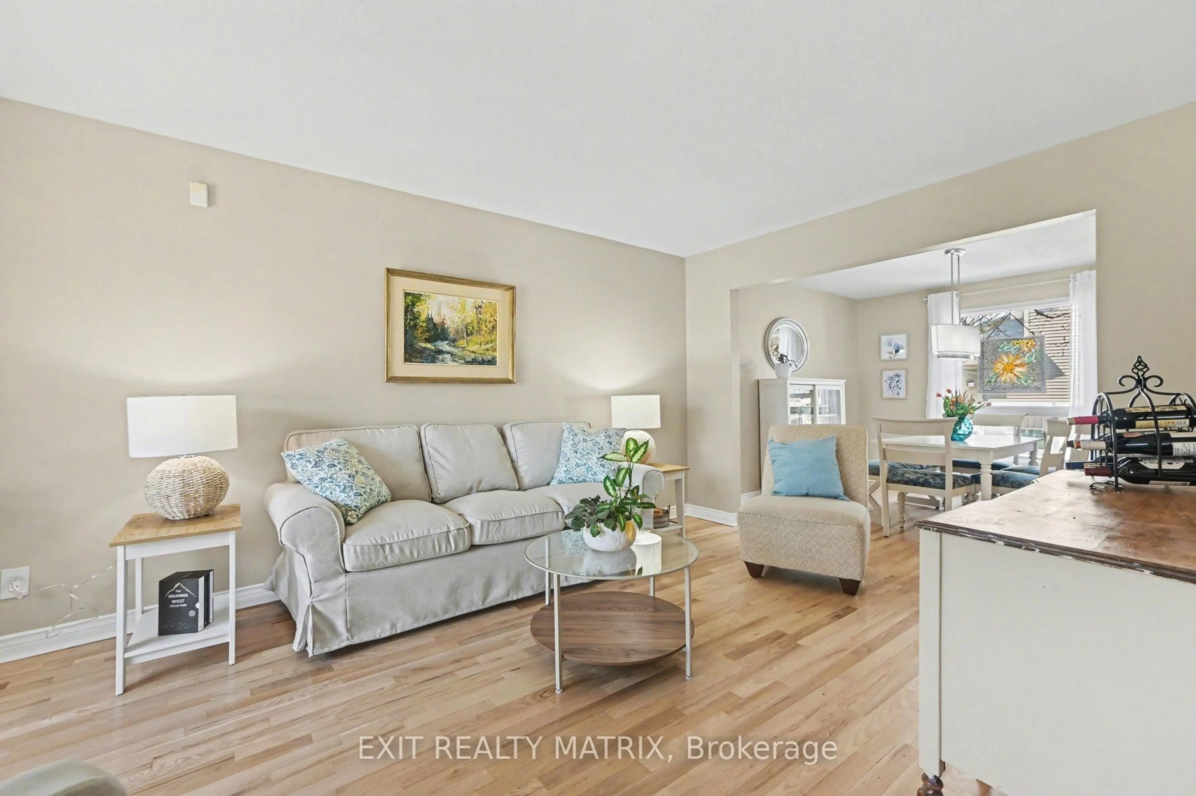 Living room with furniture, unknown for 1583 Sunview Dr, Ottawa Ontario K1C 5A6