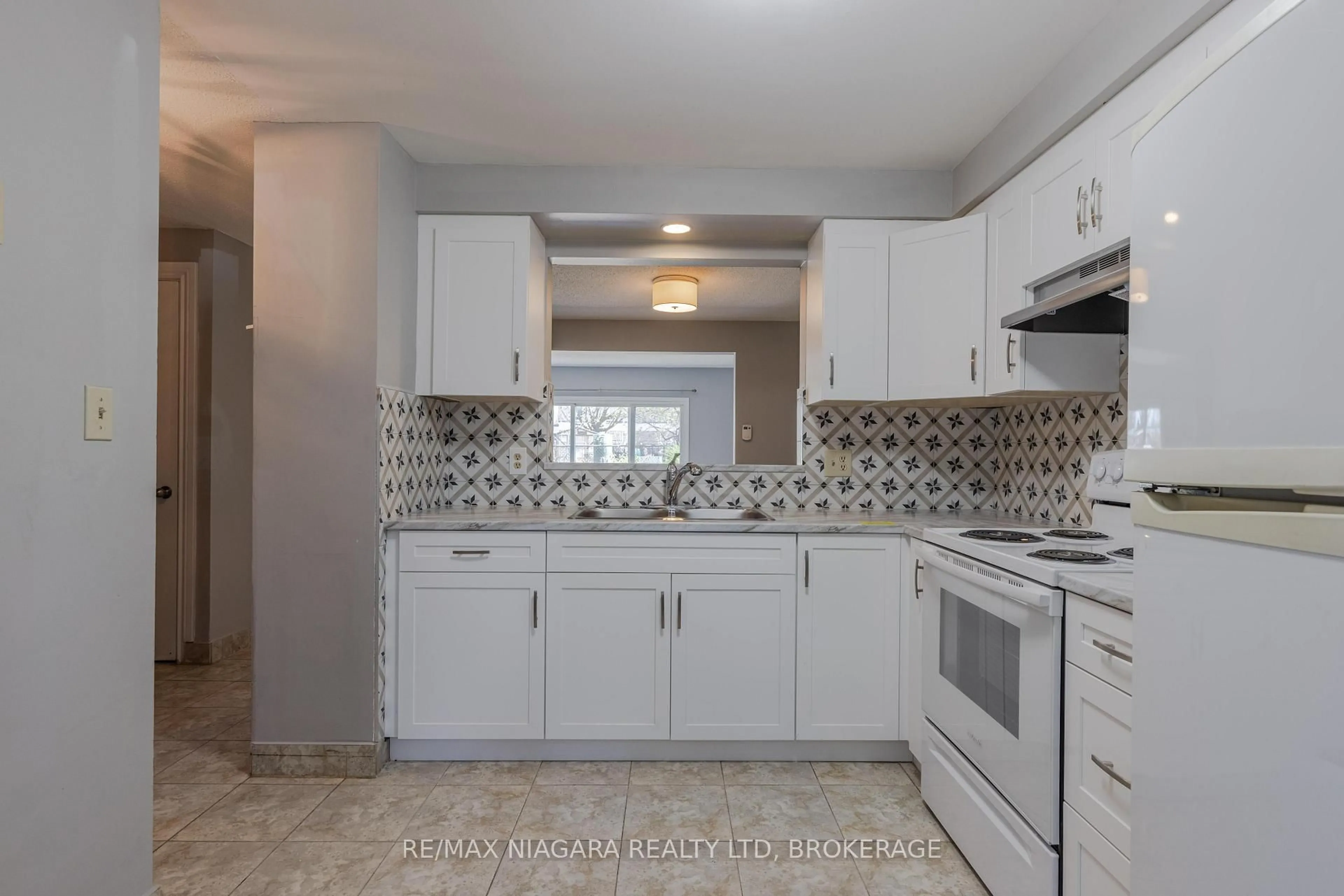 Standard kitchen, ceramic/tile floor for 6767 Thorold Stone Rd #88, Niagara Falls Ontario L2J 3W9