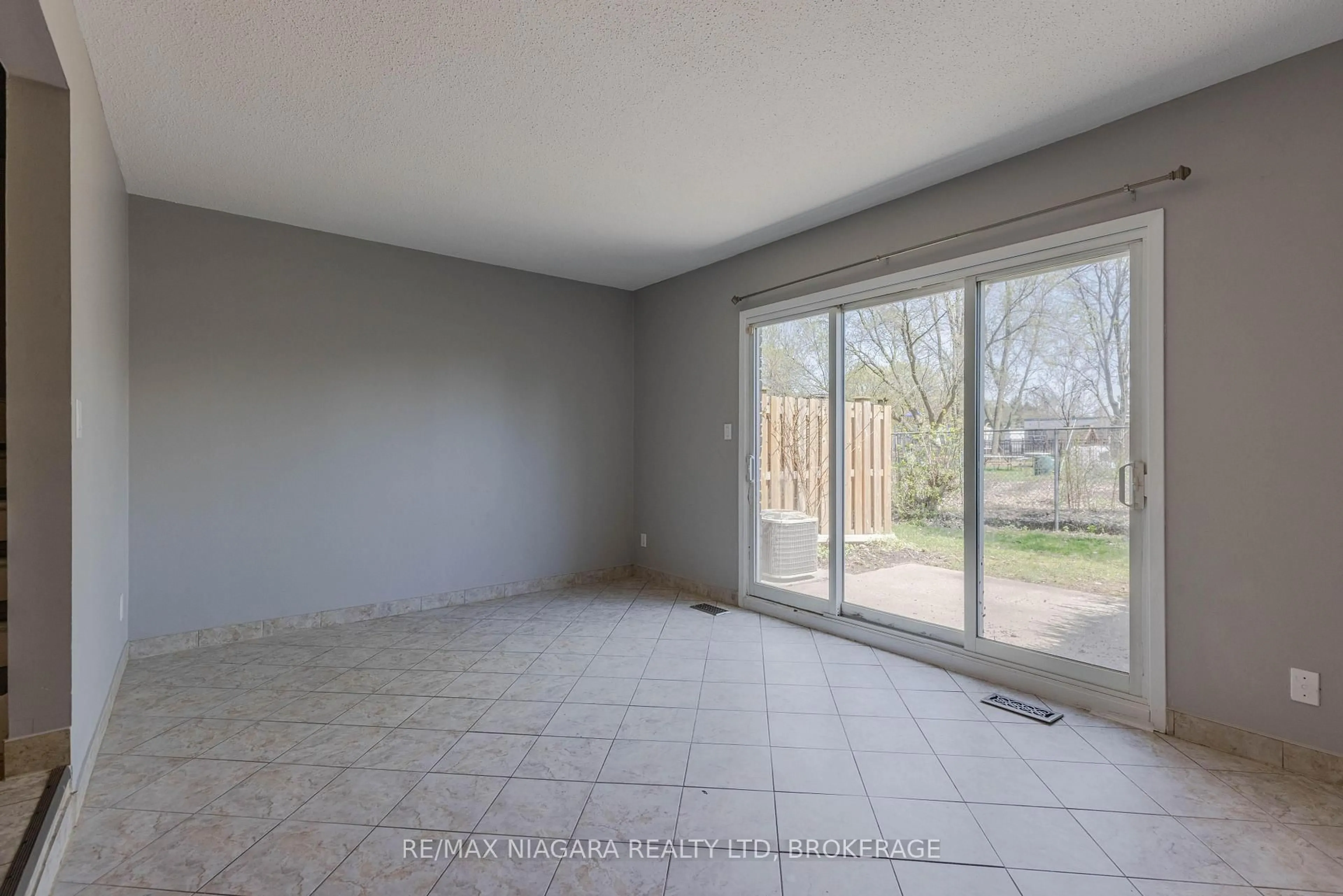 A pic of a room for 6767 Thorold Stone Rd #88, Niagara Falls Ontario L2J 3W9