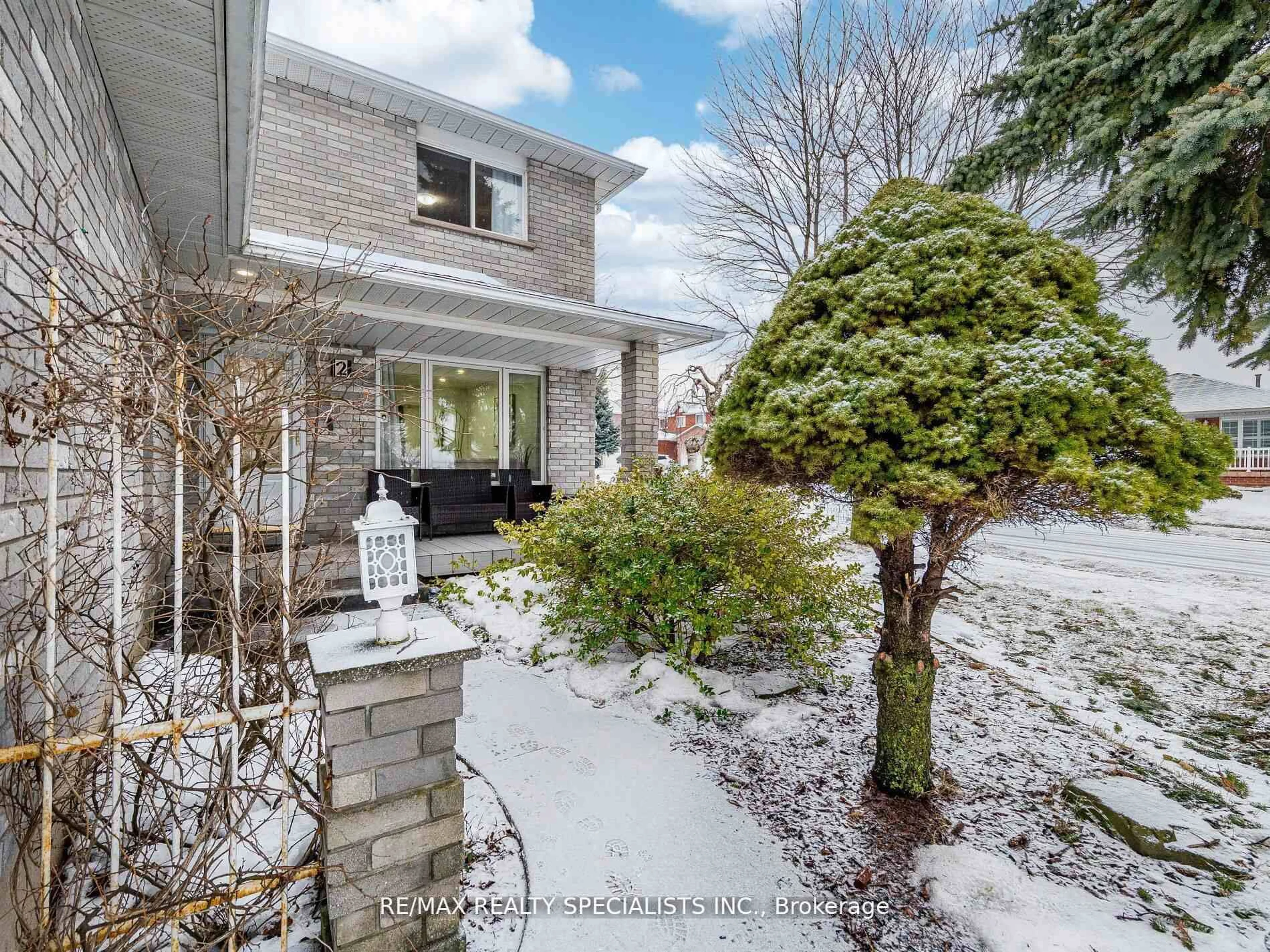 Unknown for 2 Robespierre Crt, Hamilton Ontario L9B 2G6