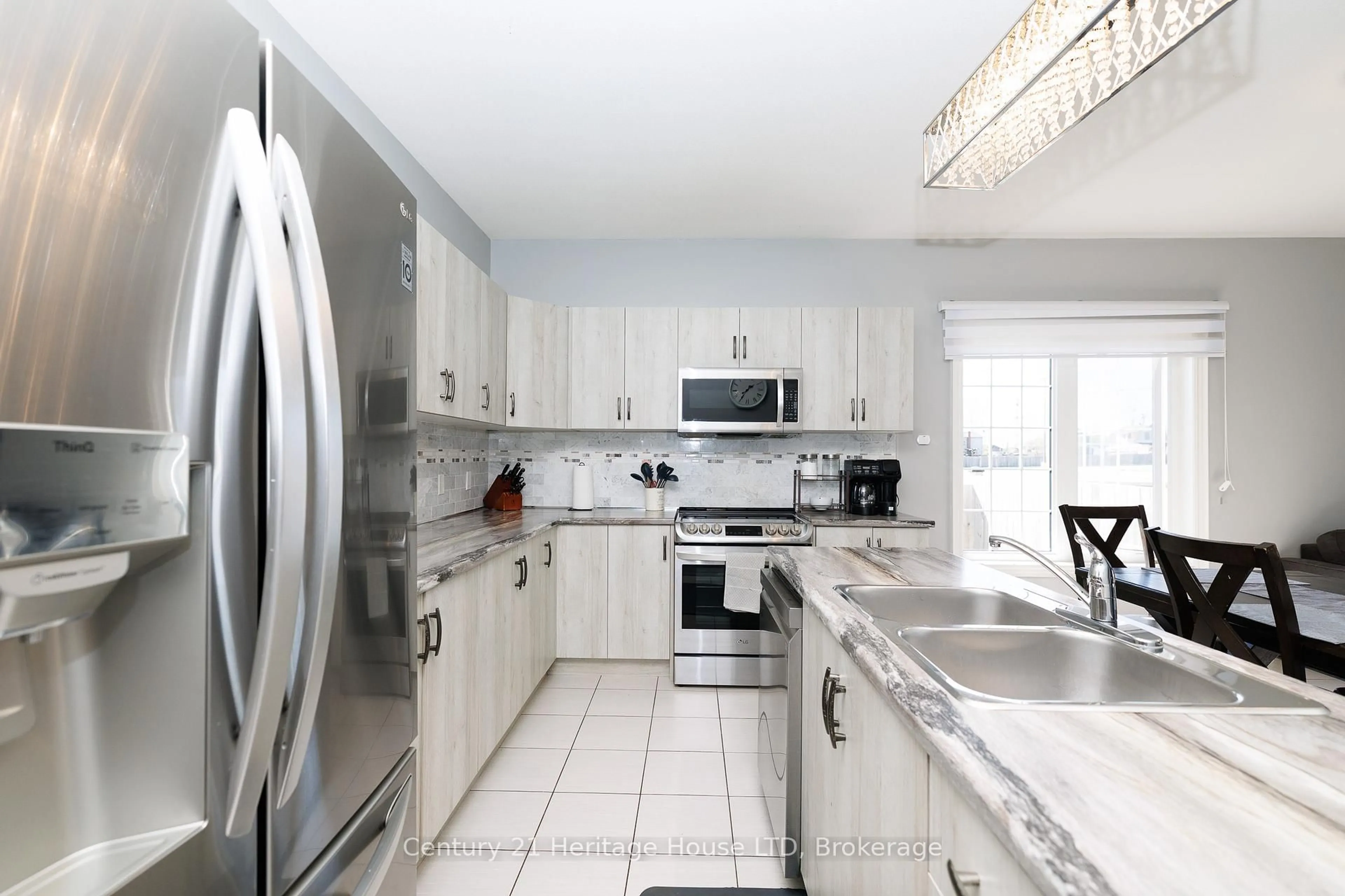 Unknown for 914 Burwell St, Fort Erie Ontario L2A 0E3