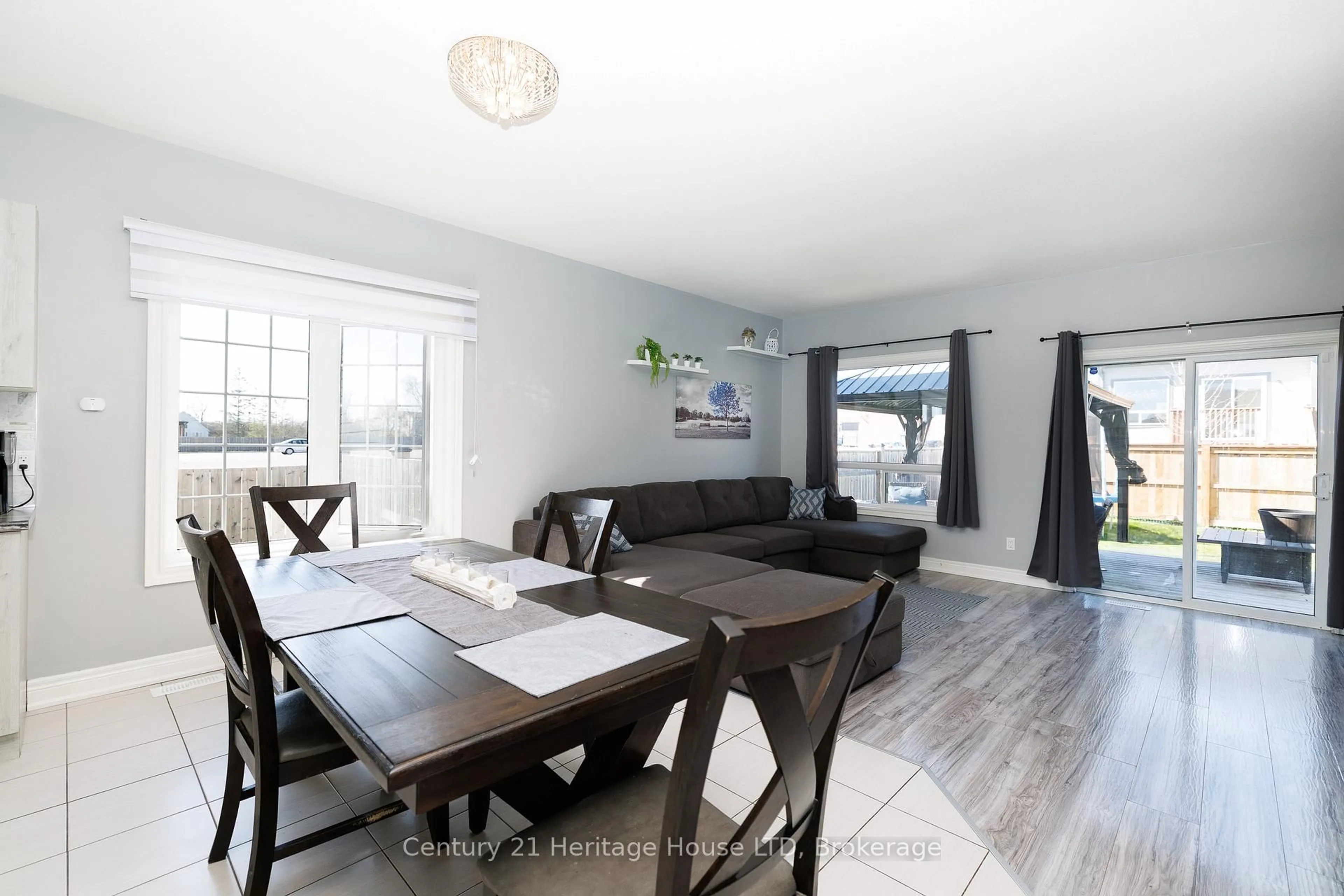 Unknown for 914 Burwell St, Fort Erie Ontario L2A 0E3