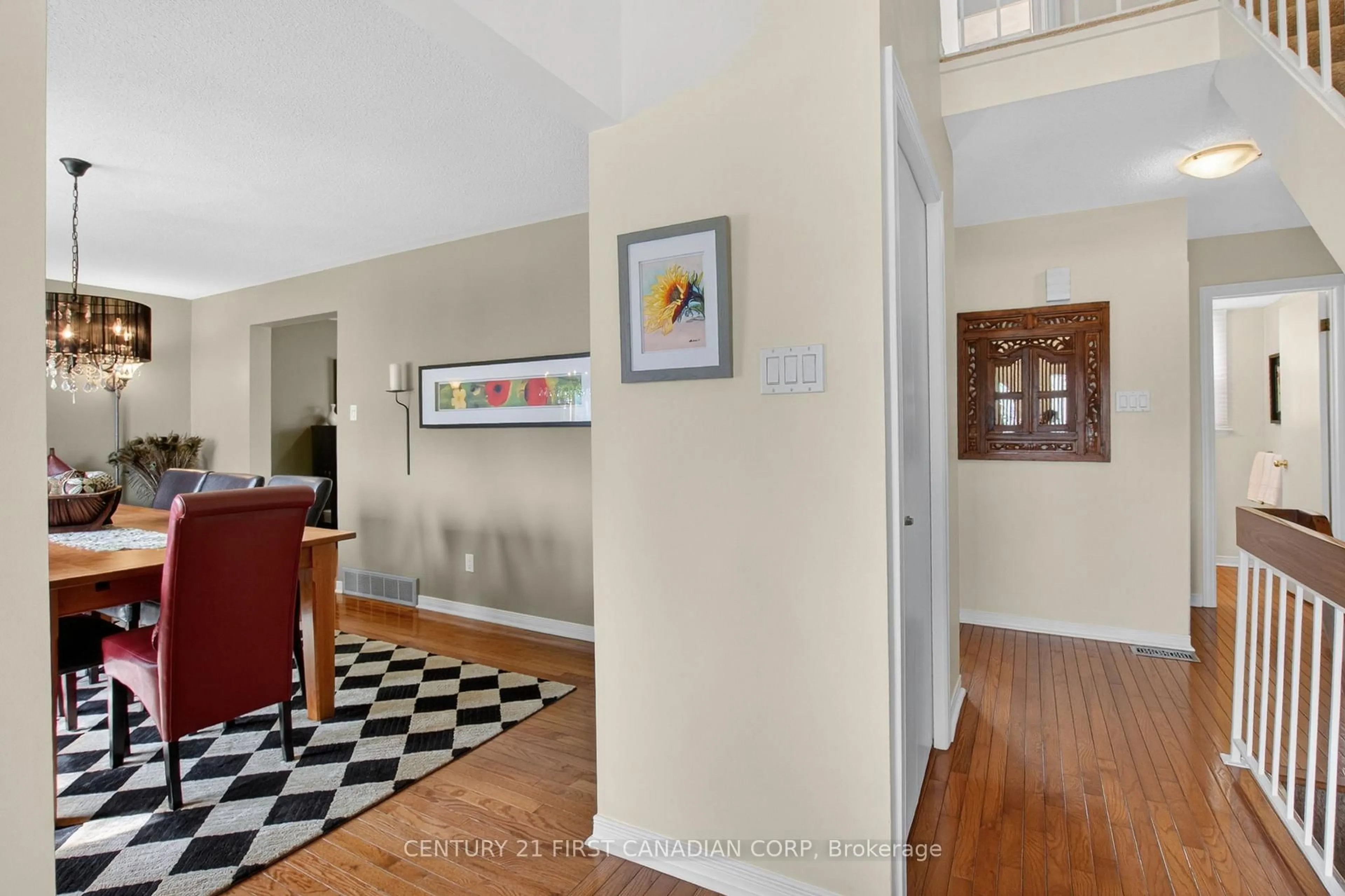 Indoor entryway for 19 Bartlett Cres, London South Ontario N6K 1W3