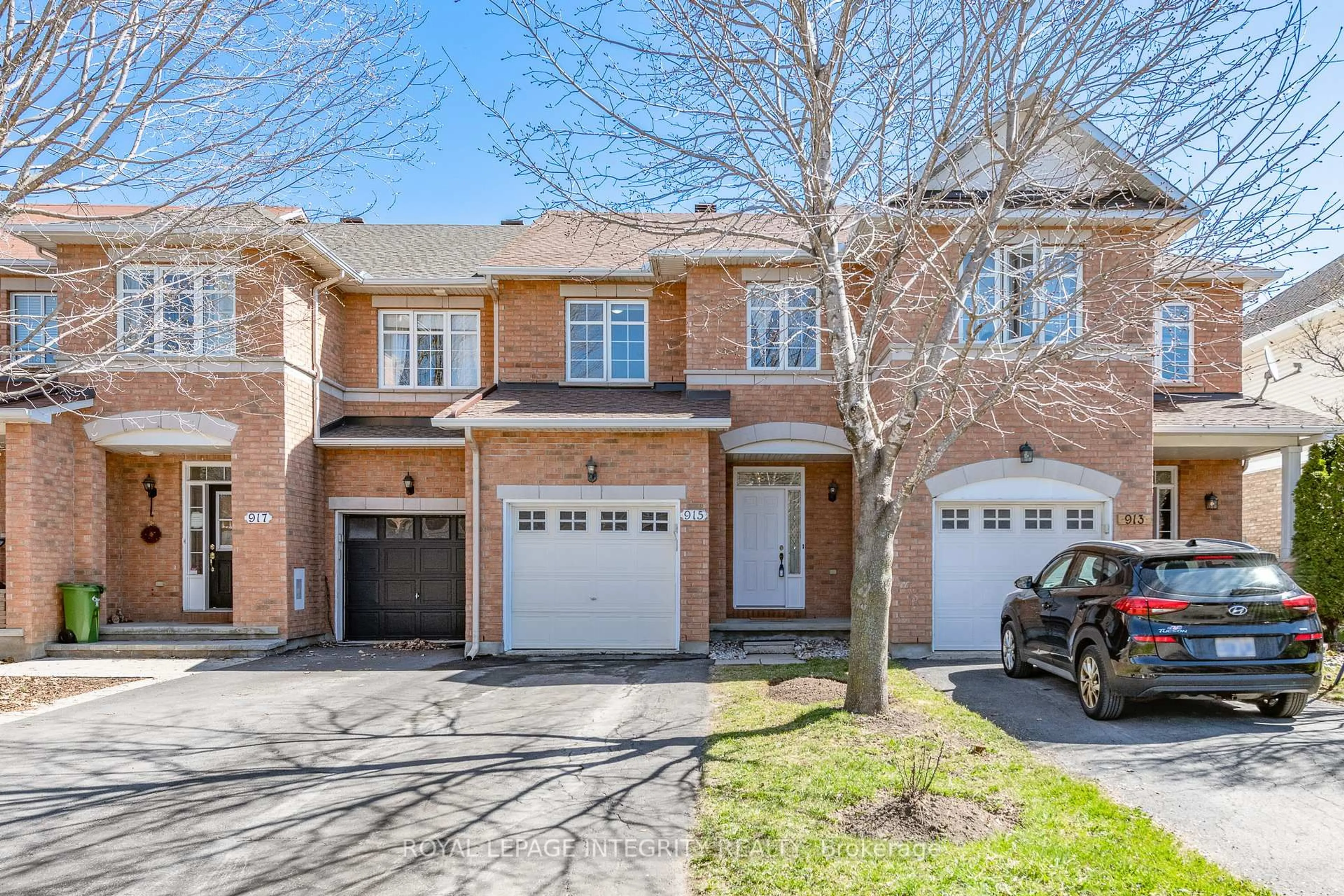 Home with brick exterior material, street for 915 Schooner Cres, Ottawa Ontario K1V 1Y3