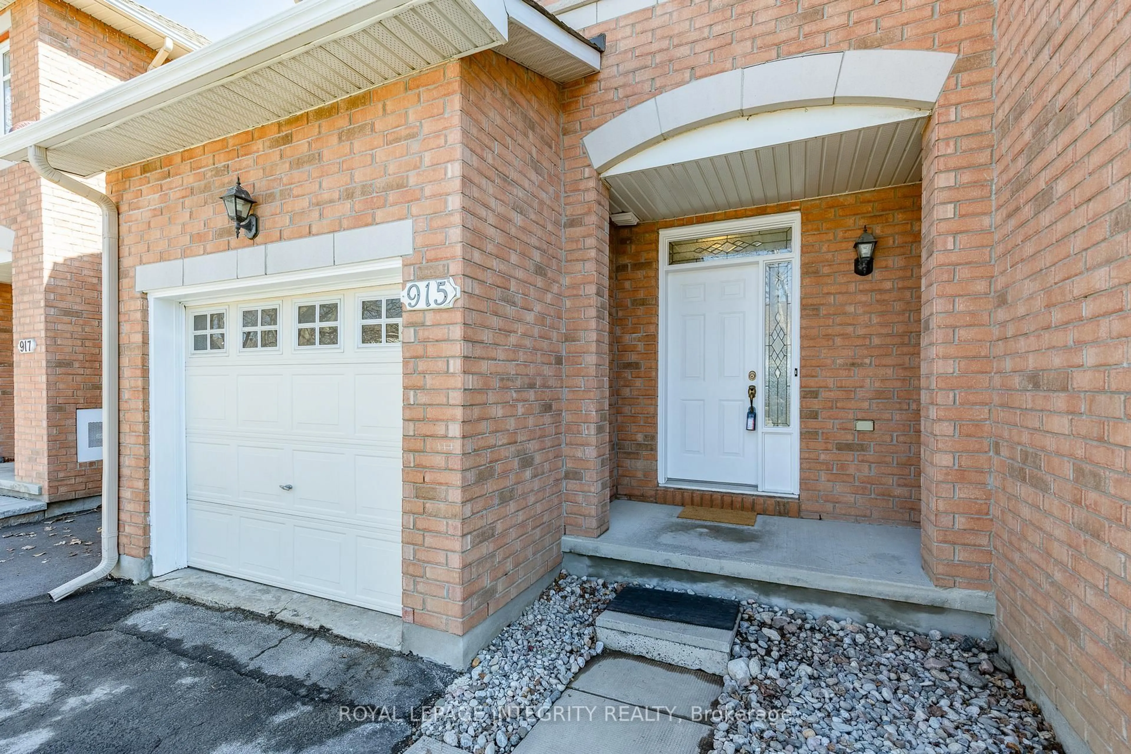 Unknown for 915 Schooner Cres, Ottawa Ontario K1V 1Y3