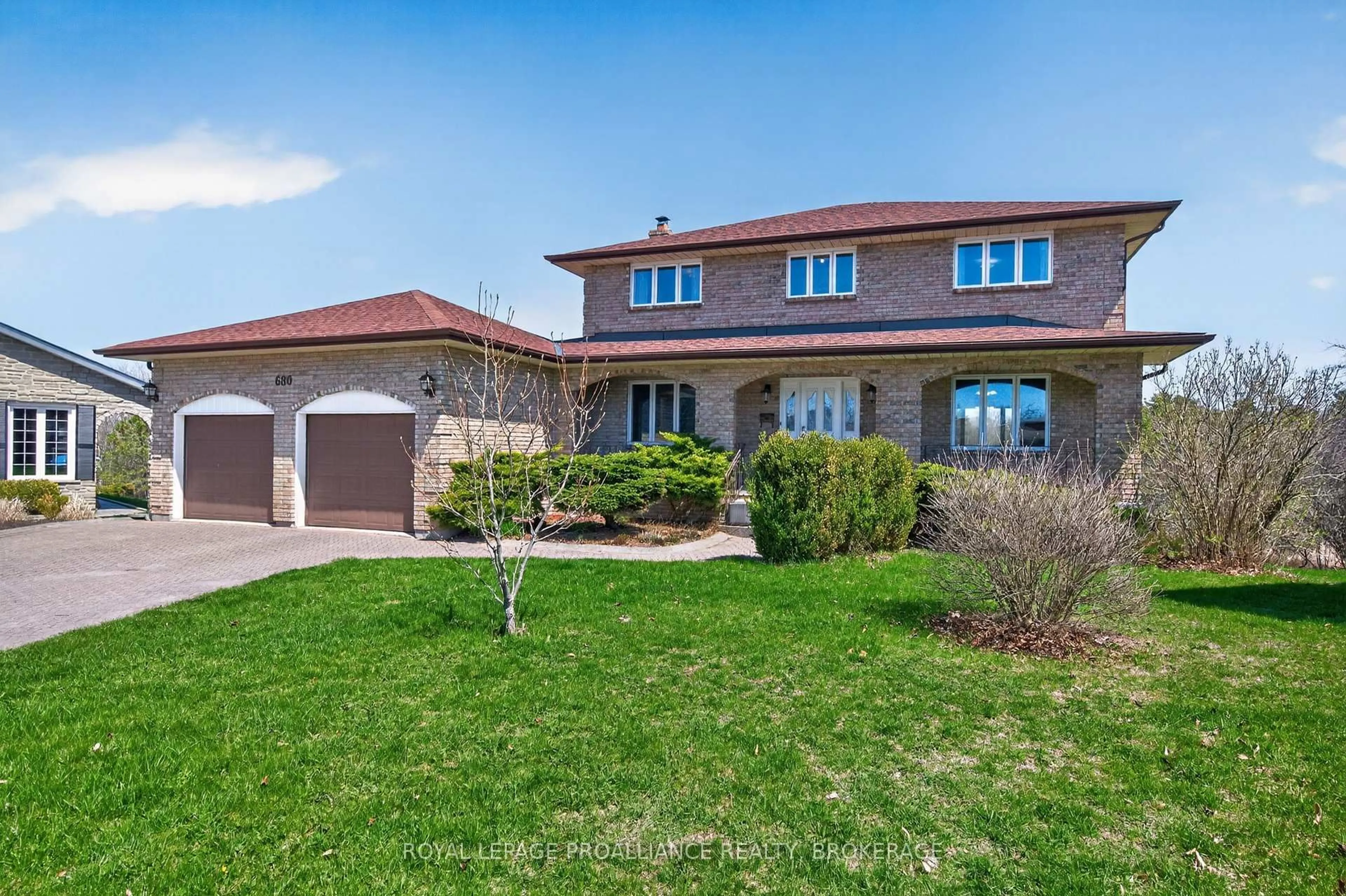 A pic from outside/outdoor area/front of a property/back of a property/a pic from drone, street for 680 Rivermeade Ave, Kingston Ontario K7M 7Z6