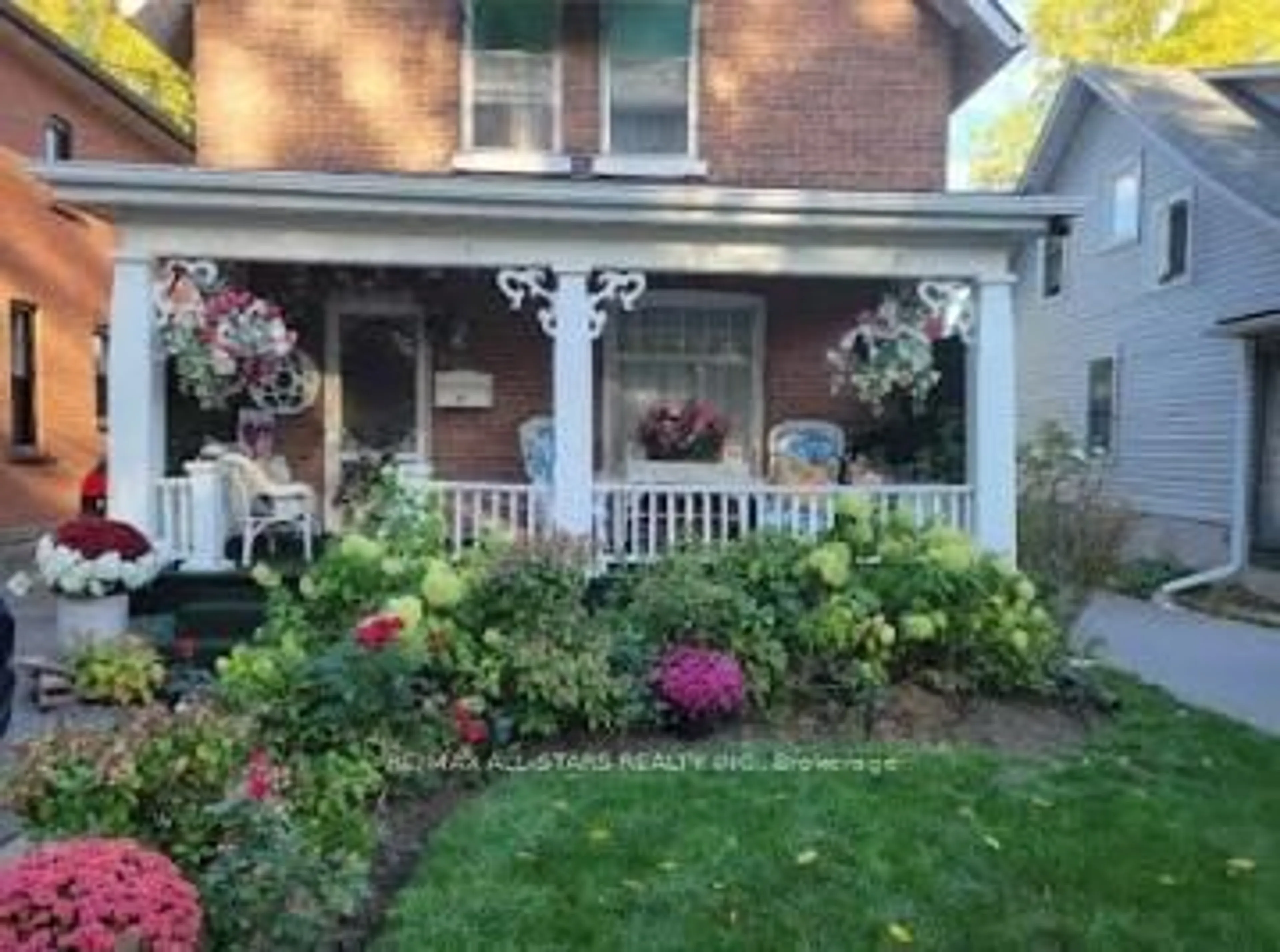 Patio, street for 28 Simcoe St, Kawartha Lakes Ontario K9V 2G4