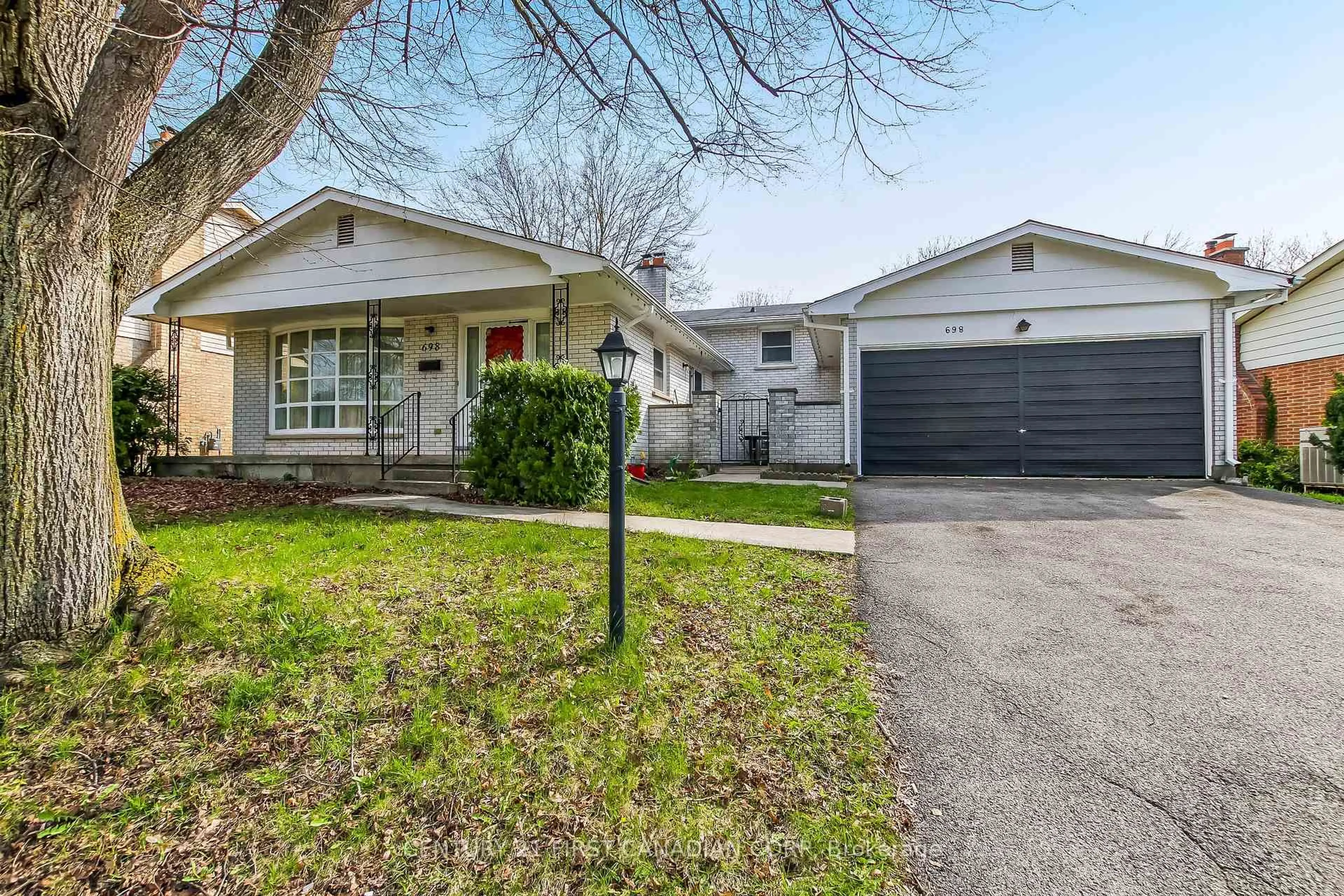 Home with vinyl exterior material, street for 698 Chiddington Ave, London South Ontario N6C 2W8