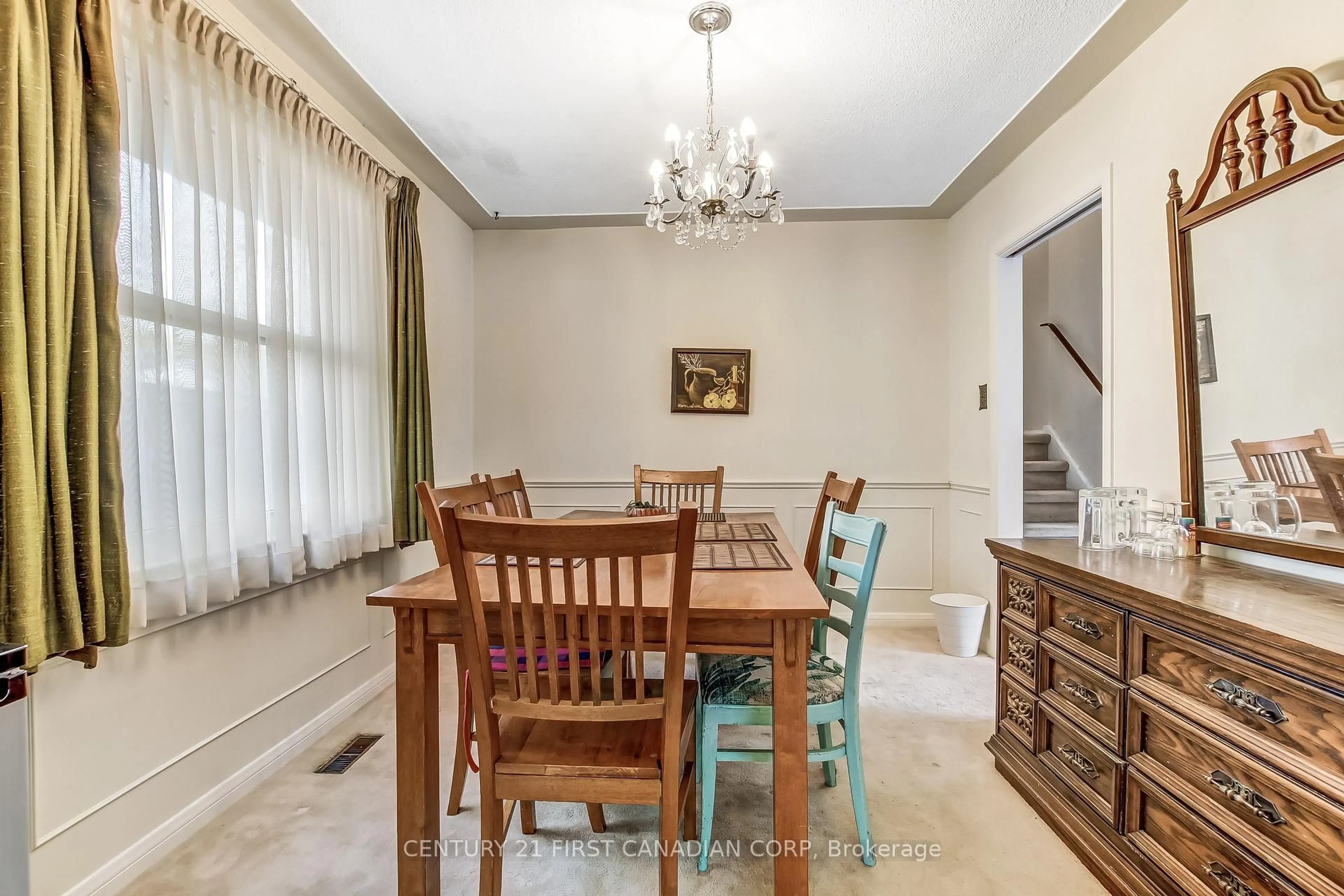 Dining room, unknown for 698 Chiddington Ave, London South Ontario N6C 2W8