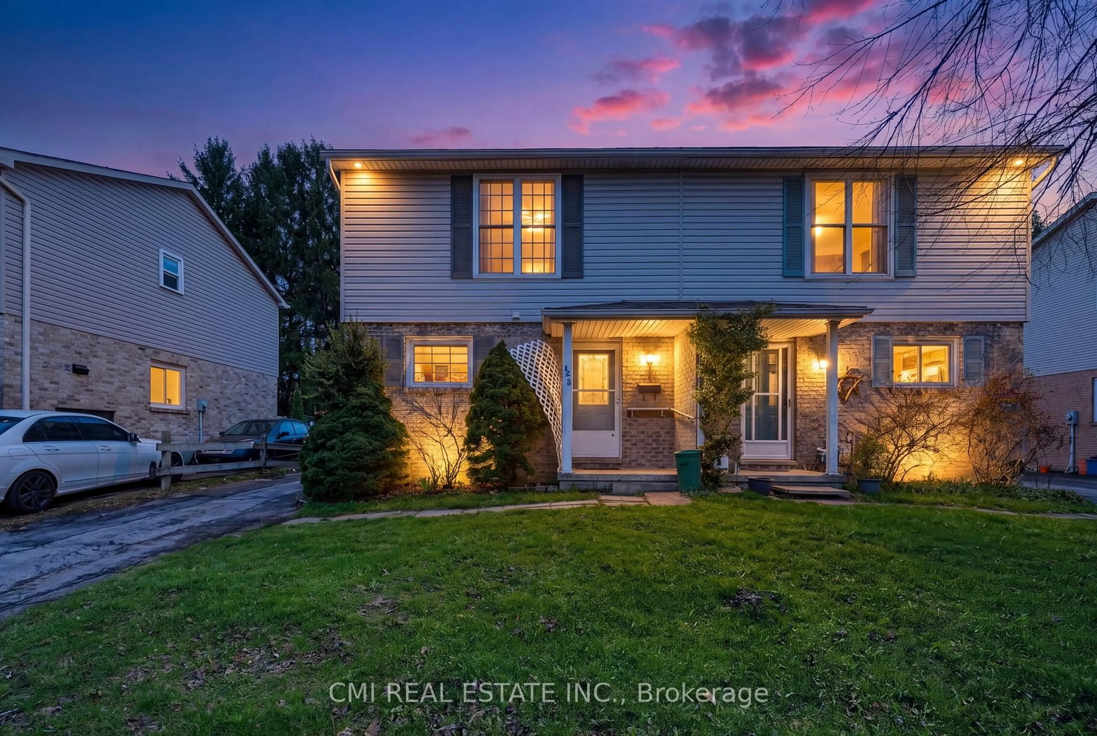 A pic from outside/outdoor area/front of a property/back of a property/a pic from drone, street for 117 Monmore Rd, London North Ontario N6G 2W7