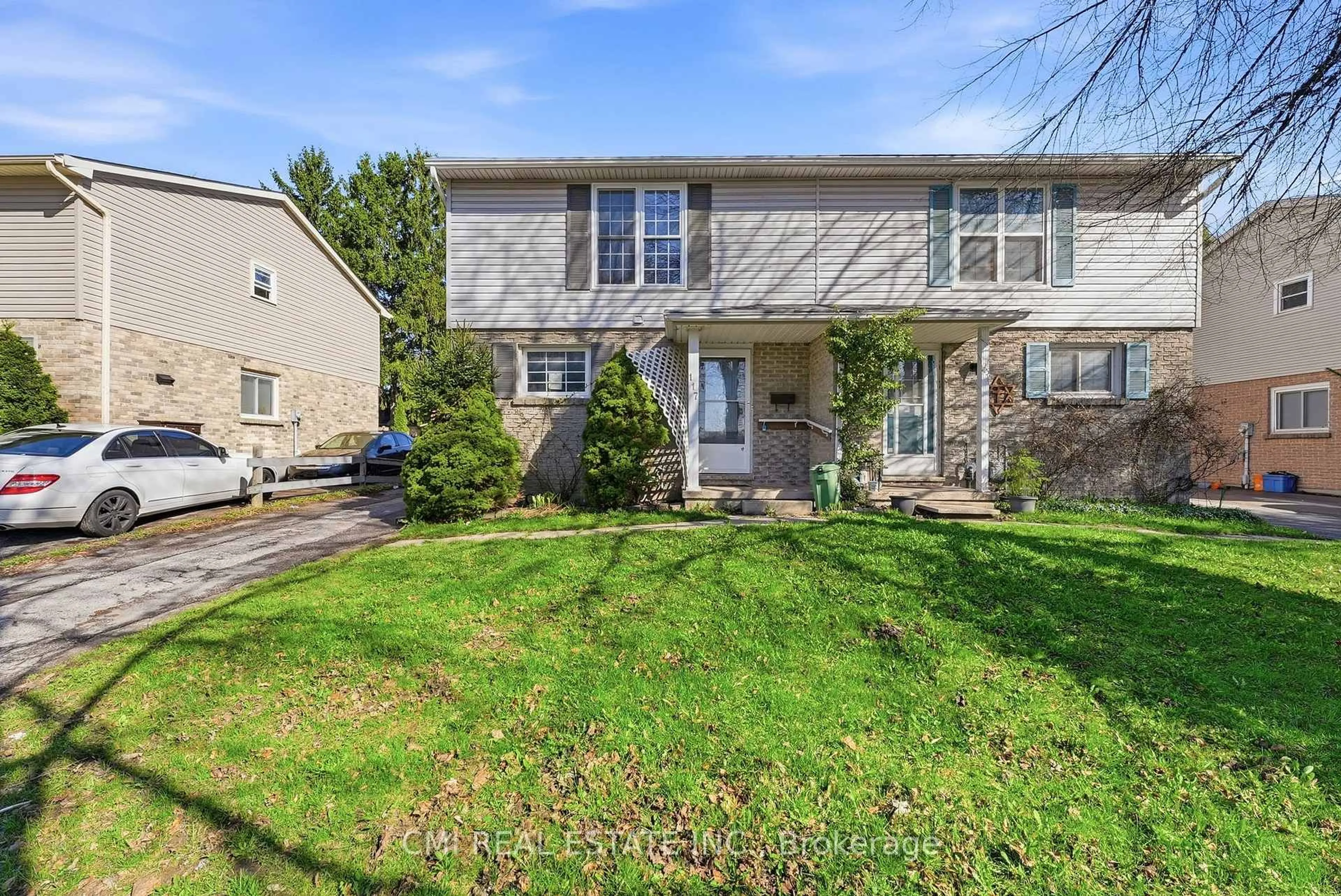 Home with vinyl exterior material, street for 117 Monmore Rd, London North Ontario N6G 2W7